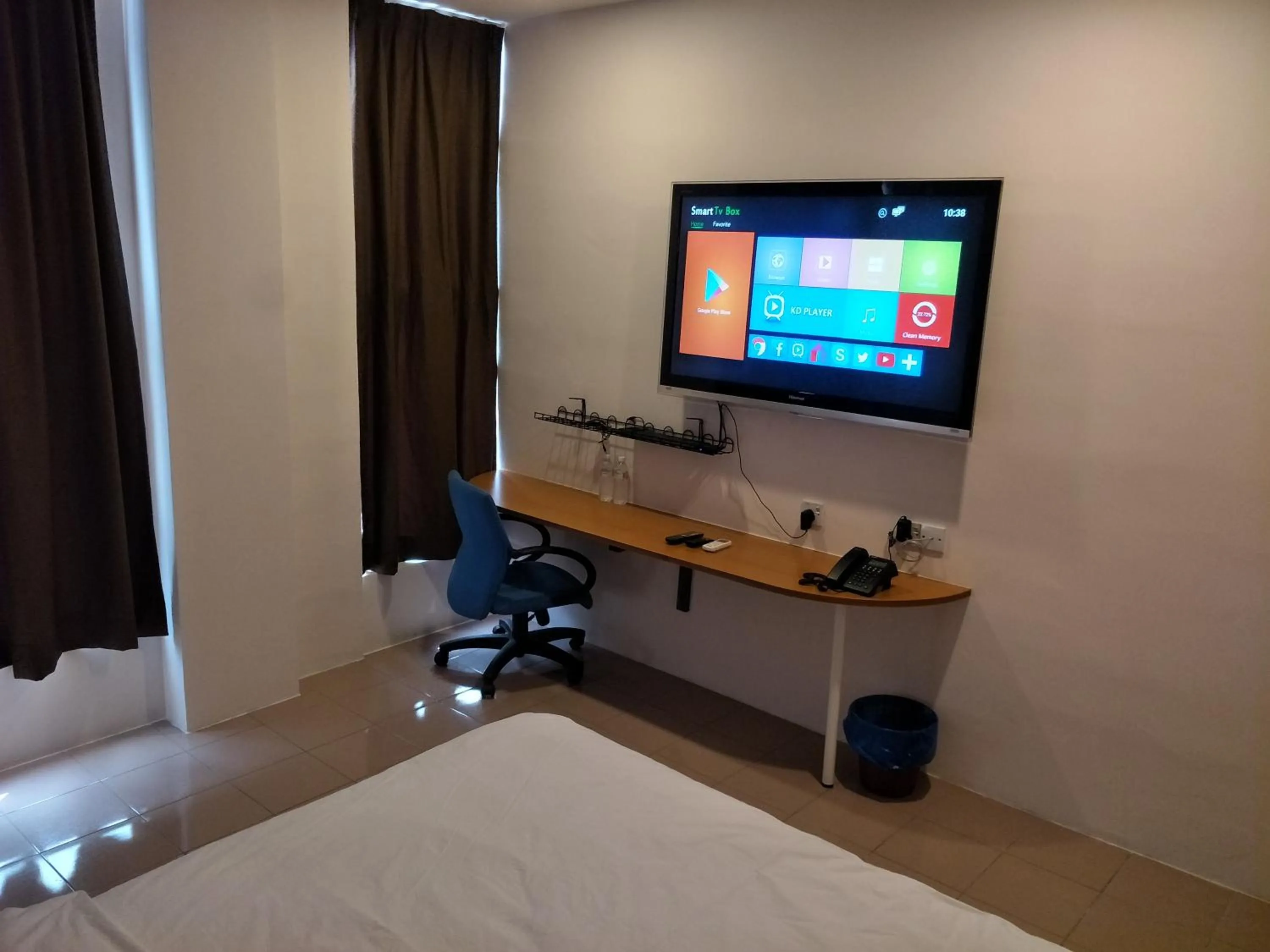 TV and multimedia, Bed in Anderson Hotel
