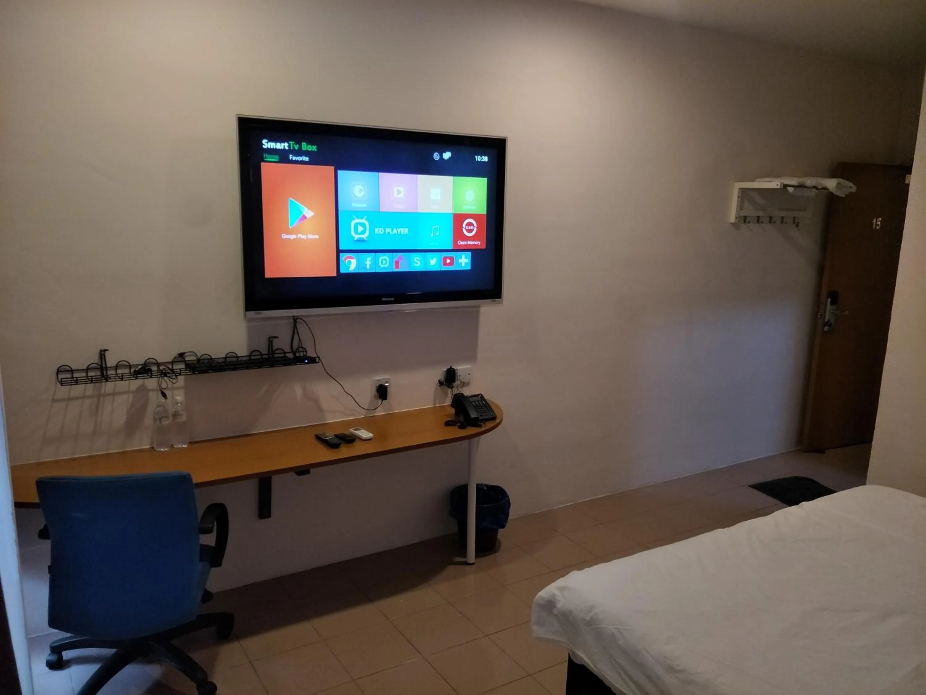 TV and multimedia in Anderson Hotel