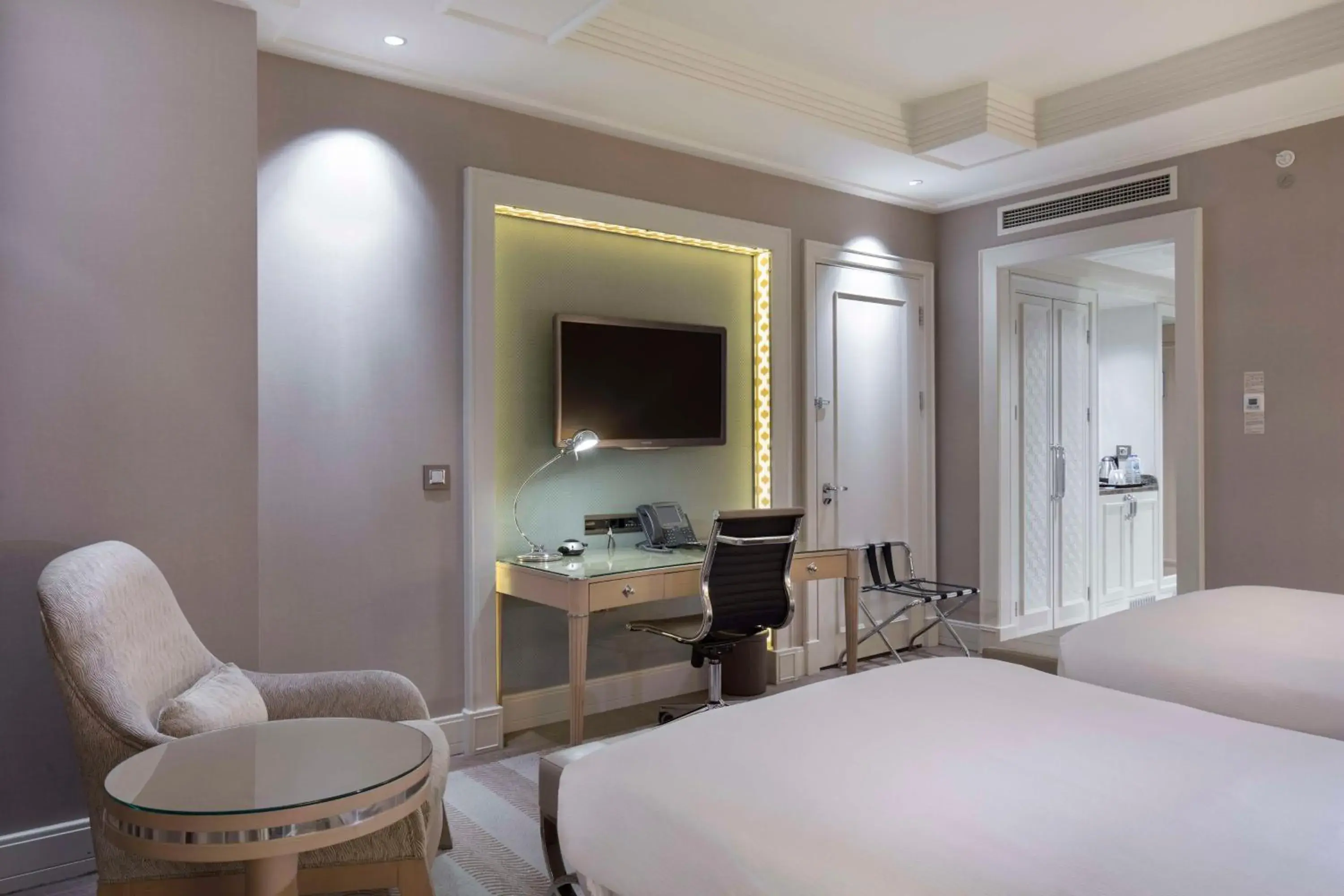 Executive Twin Room - Lounge Access in Hilton Bursa Convention Center & Spa Executive Twin Room - Lounge Access in Hilton Bursa Convention Center & Spa