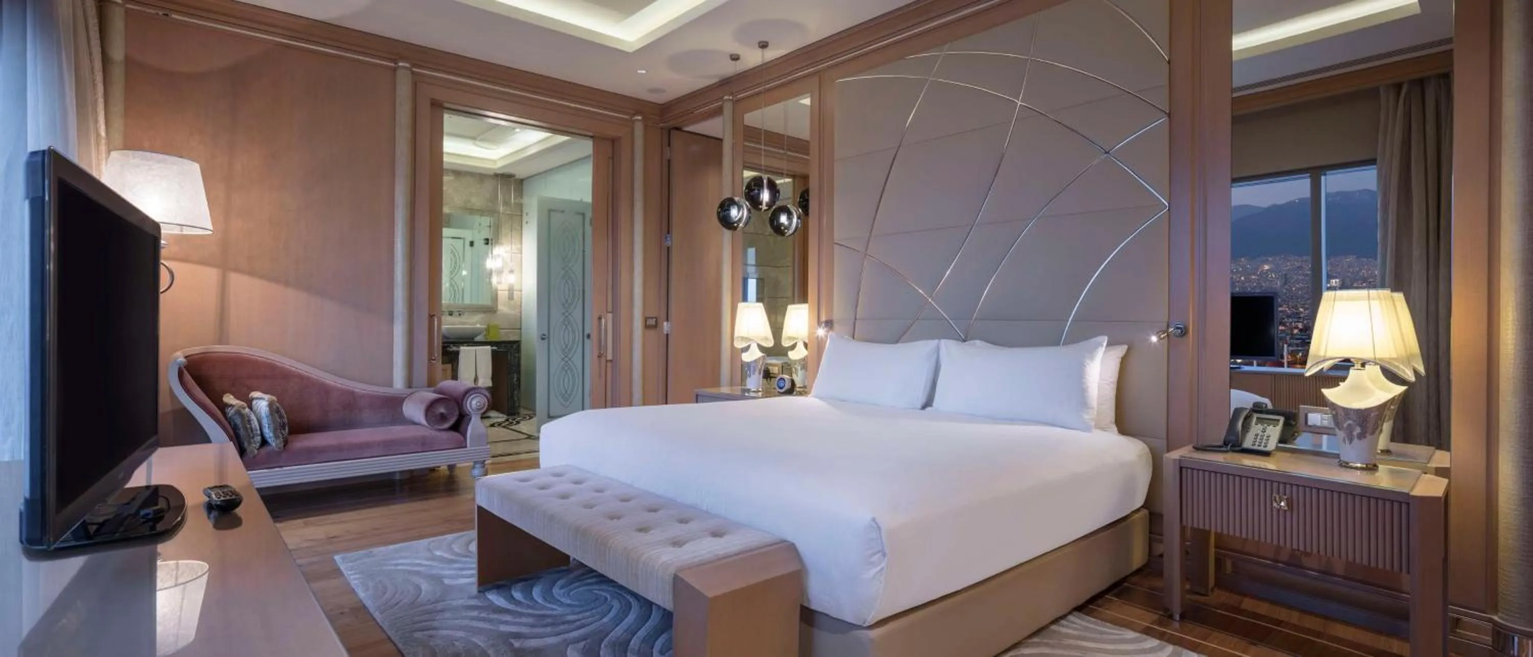 Bed in Hilton Bursa Convention Center & Spa