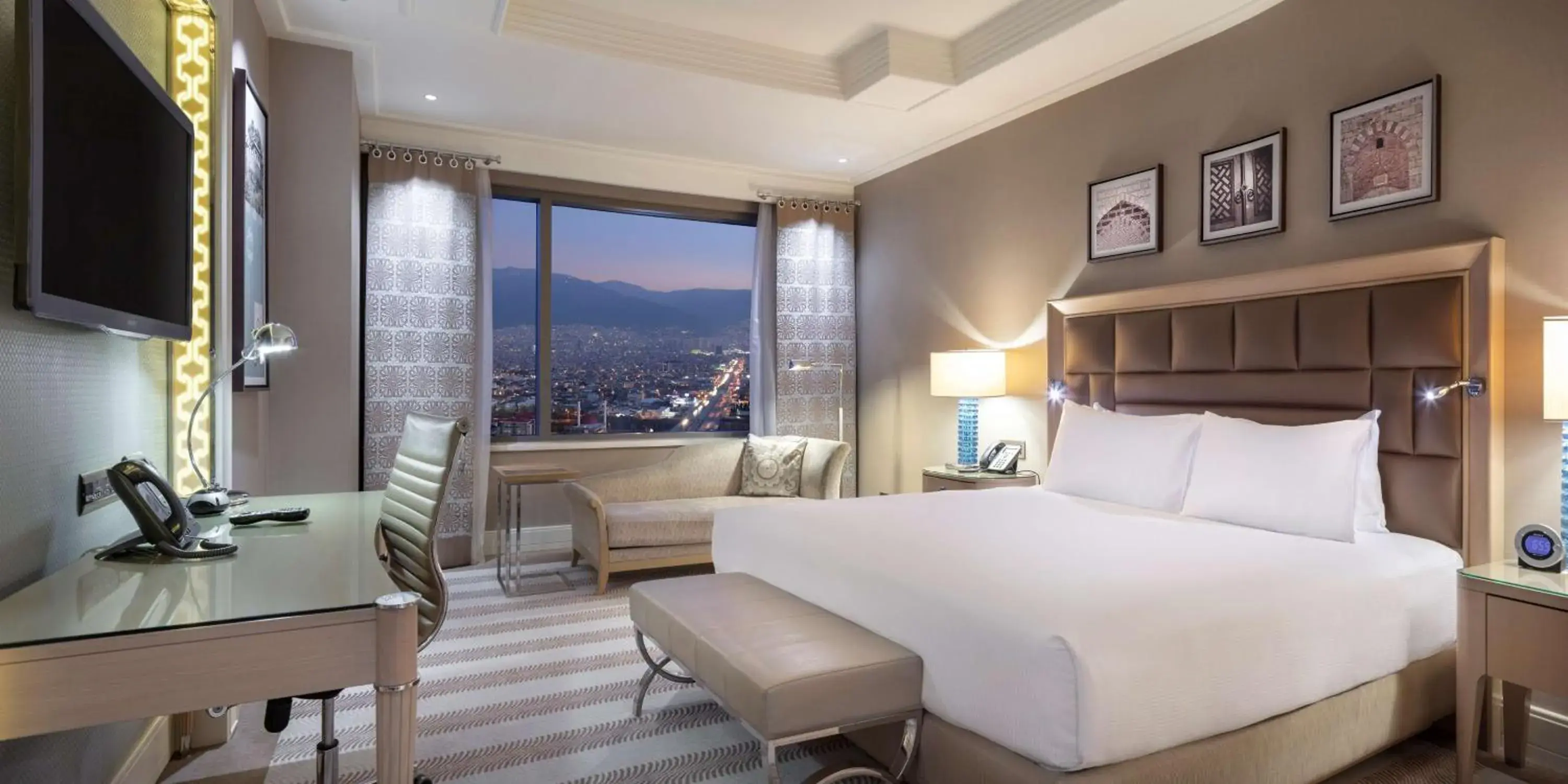 Living room, Bed in Hilton Bursa Convention Center & Spa Living room, Bed in Hilton Bursa Convention Center & Spa