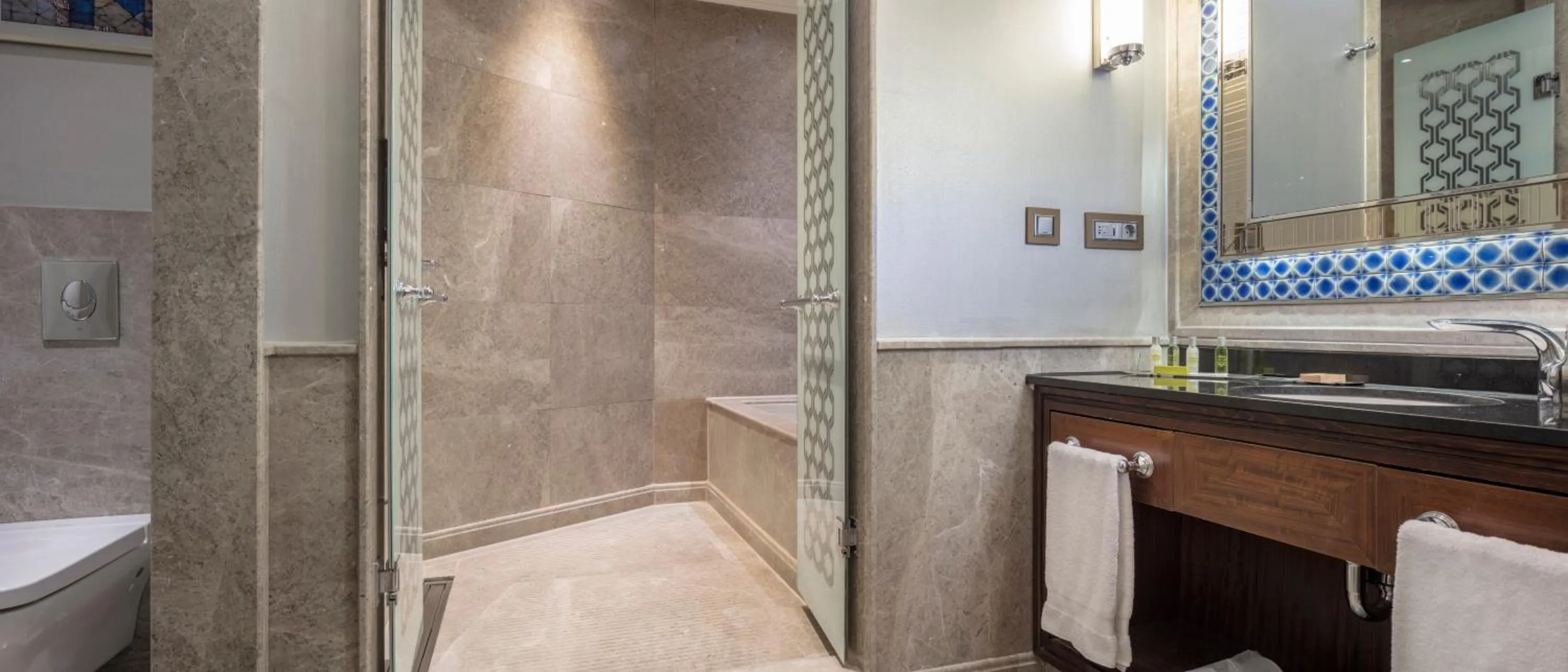 Shower in Hilton Bursa Convention Center & Spa