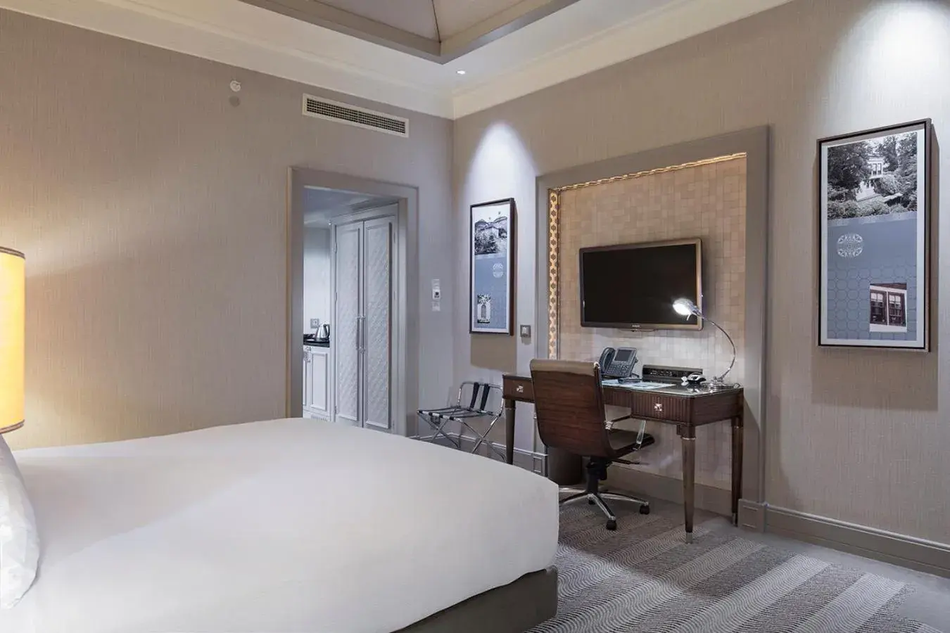 Lounge or bar, Bed in Hilton Bursa Convention Center & Spa Lounge or bar, Bed in Hilton Bursa Convention Center & Spa