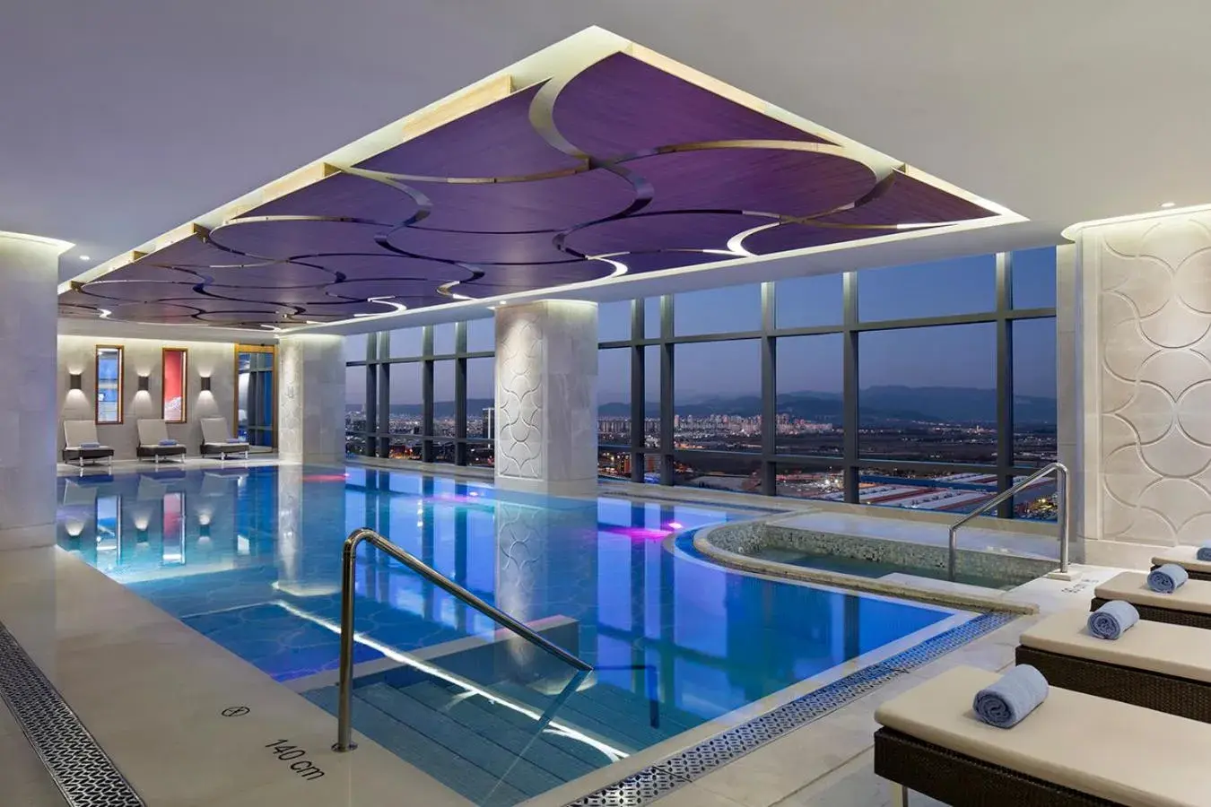 Swimming pool in Hilton Bursa Convention Center & Spa Swimming pool in Hilton Bursa Convention Center & Spa