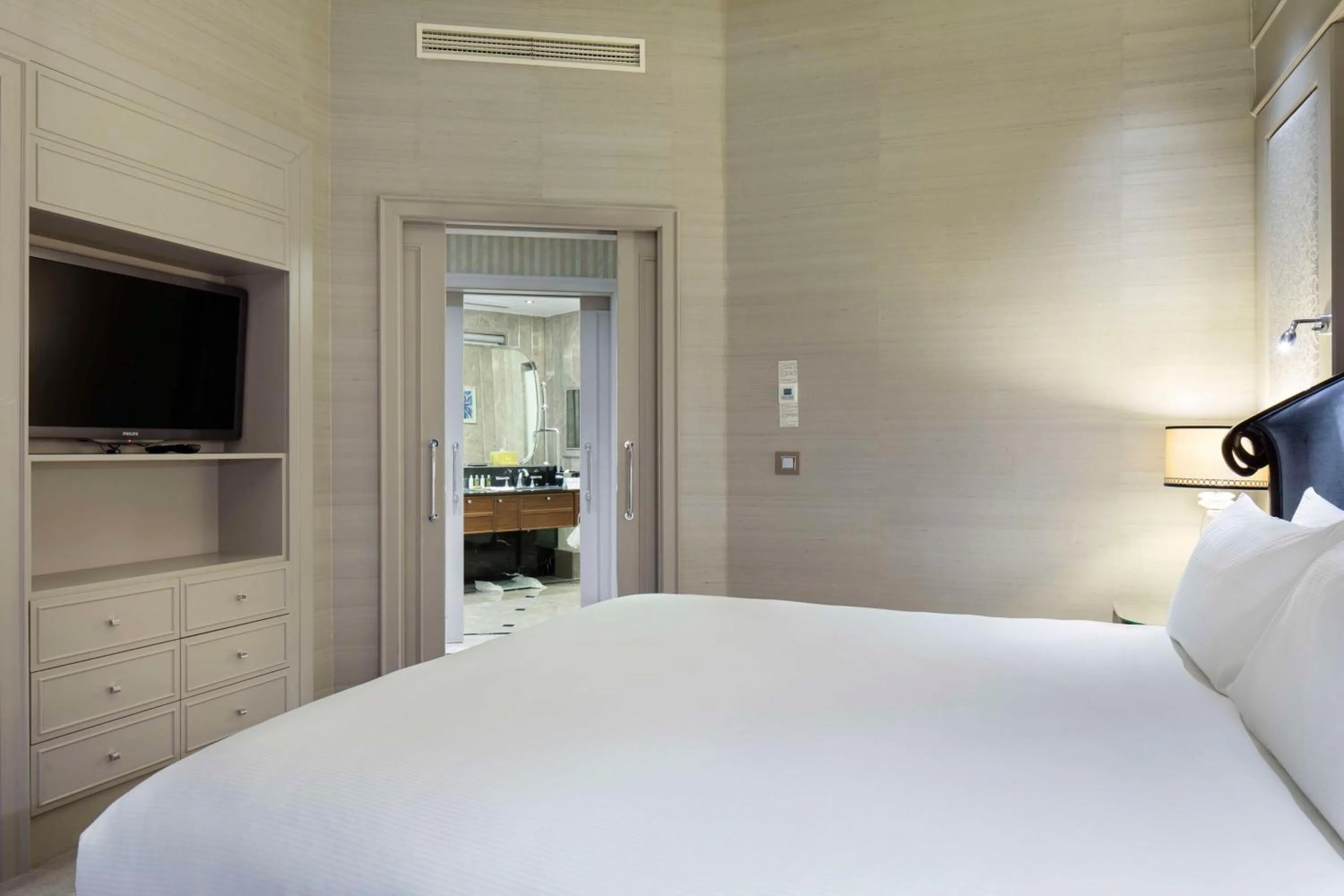 Bed in Hilton Bursa Convention Center & Spa