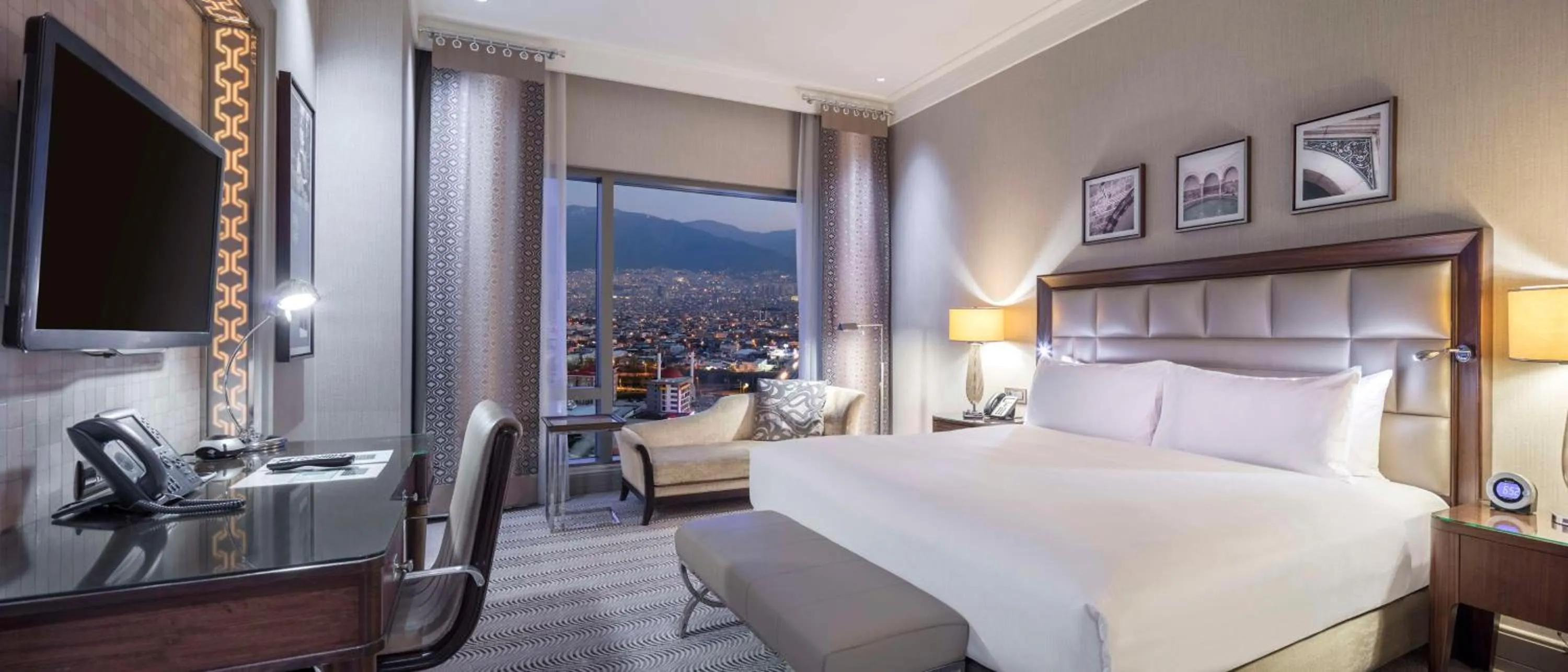 Bedroom, Bed in Hilton Bursa Convention Center & Spa