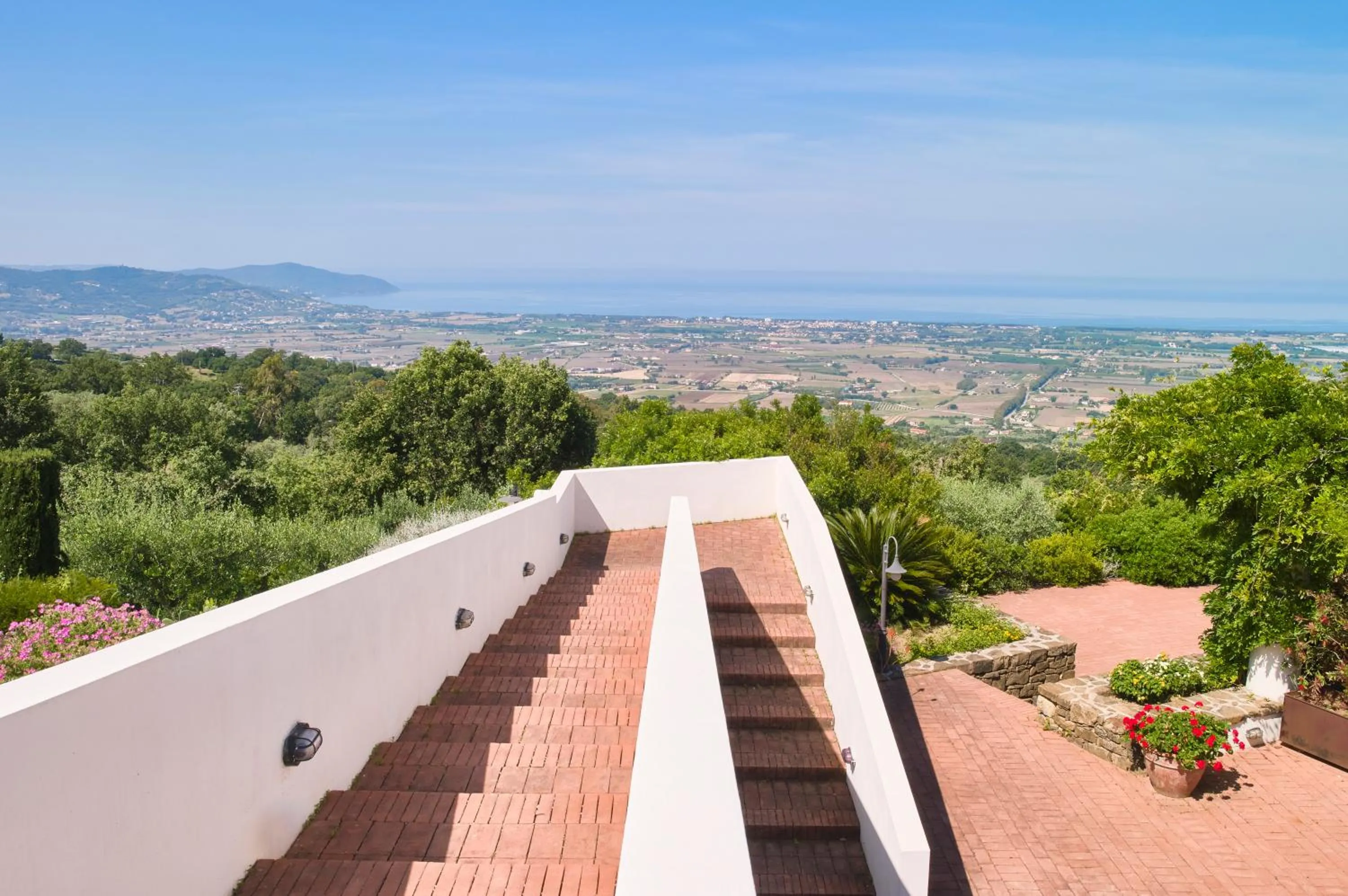 Property building in Borgo La Pietraia