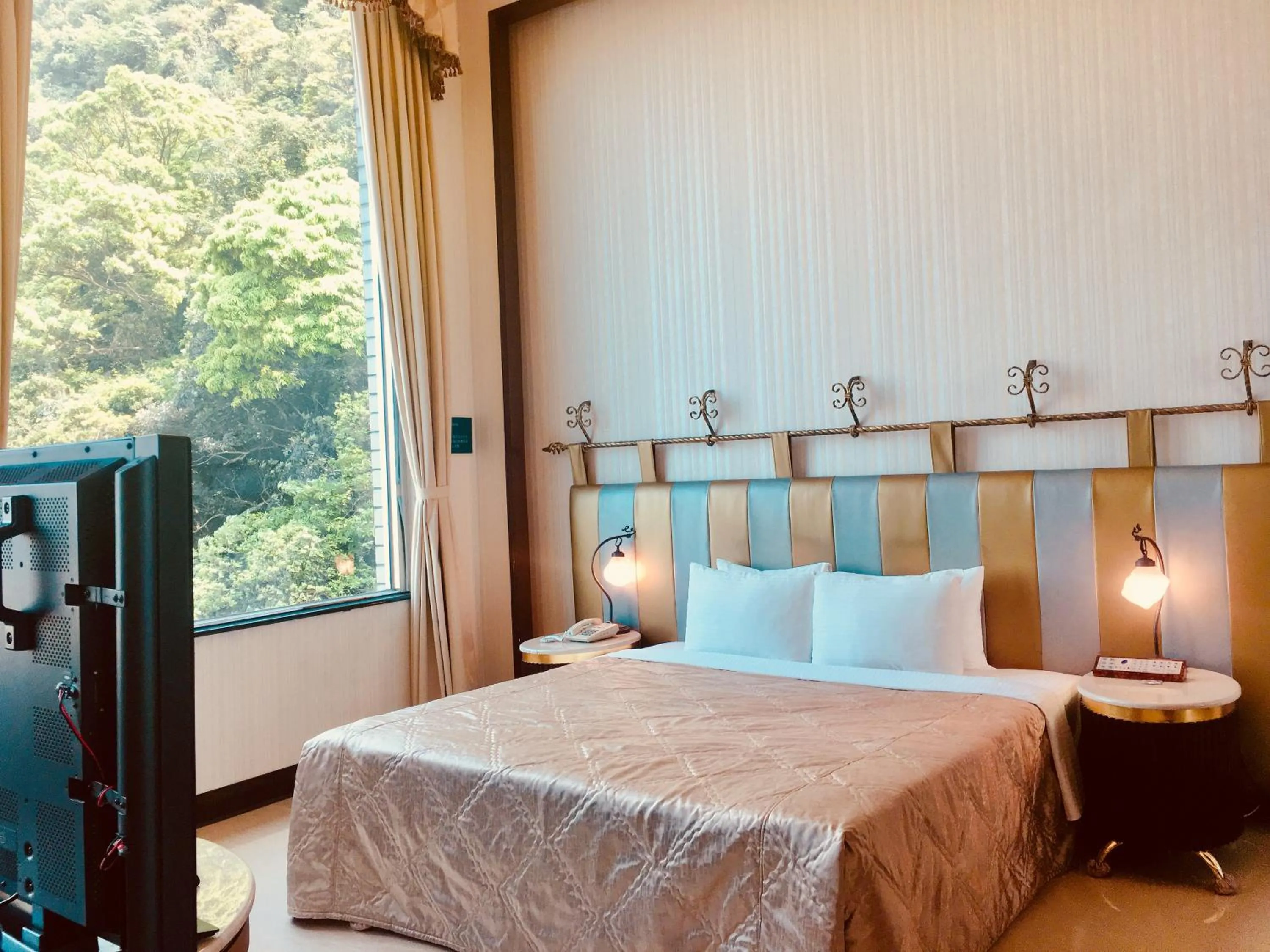 Photo of the whole room, Bed in Hi-Star View Hotel