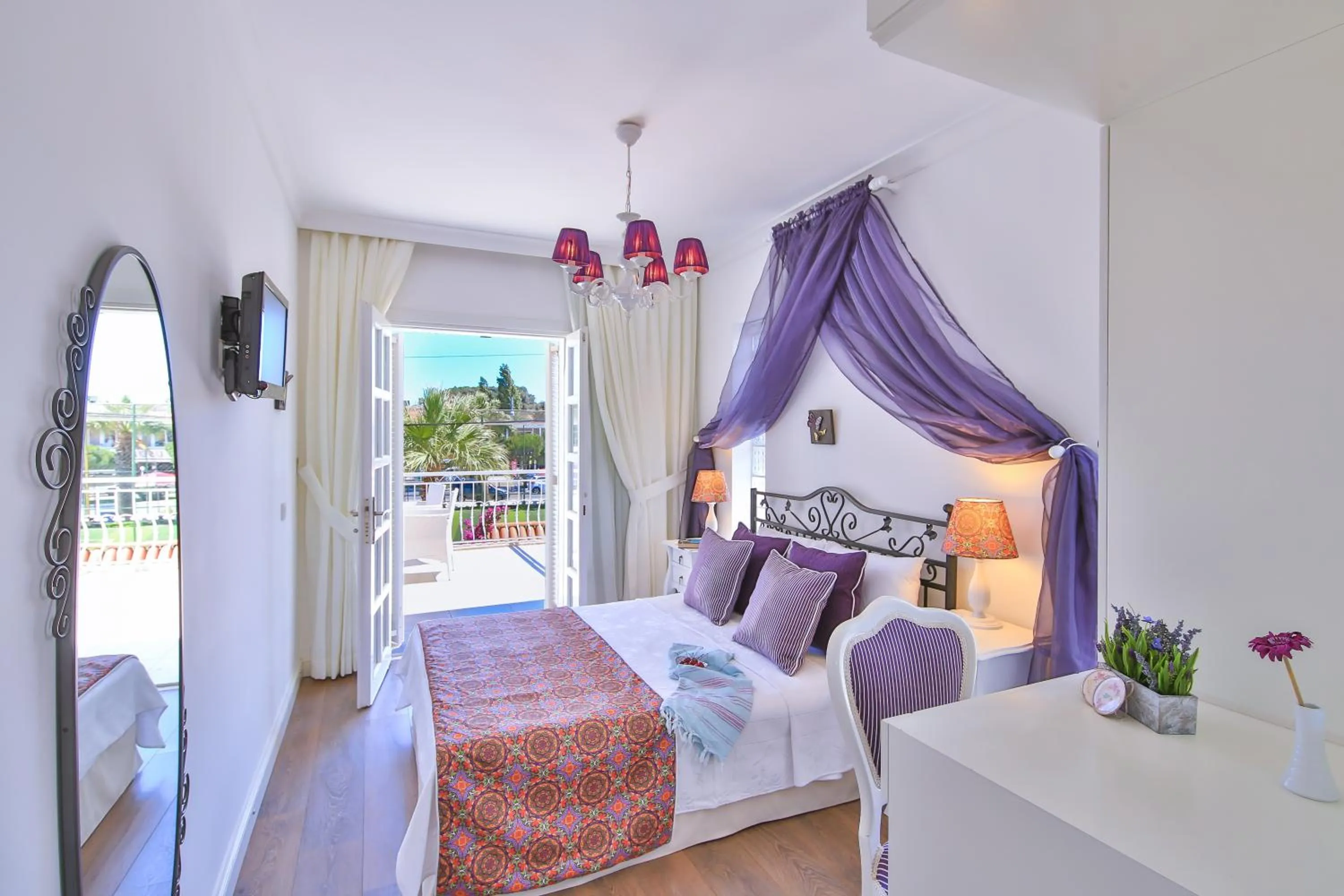 Balcony/Terrace, Bed in Alacati Sorf Hotel