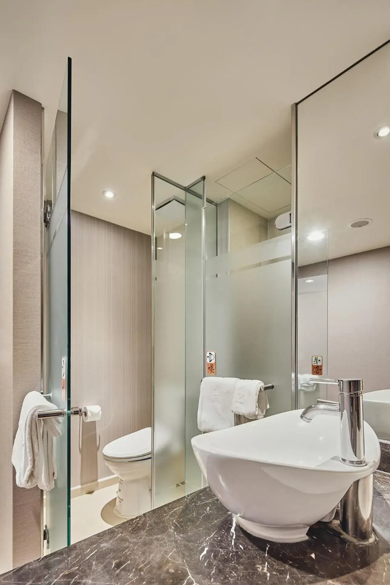 Standard Double Room in Orange Hotel - Linsen, Taipei Standard Double Room in Orange Hotel - Linsen, Taipei