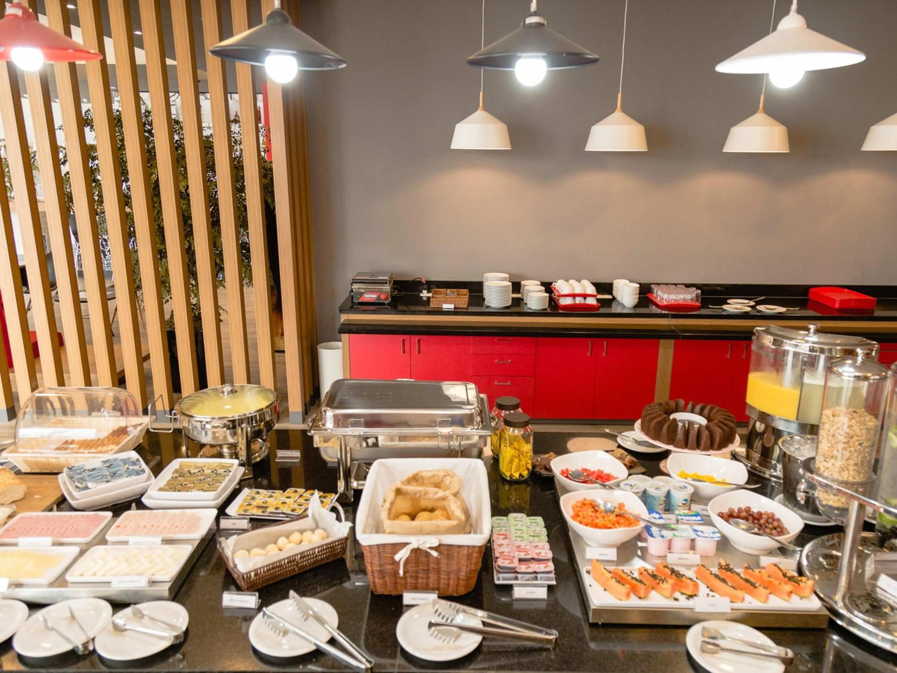 Restaurant/places to eat in Ibis Lorena - Circuito da Fé