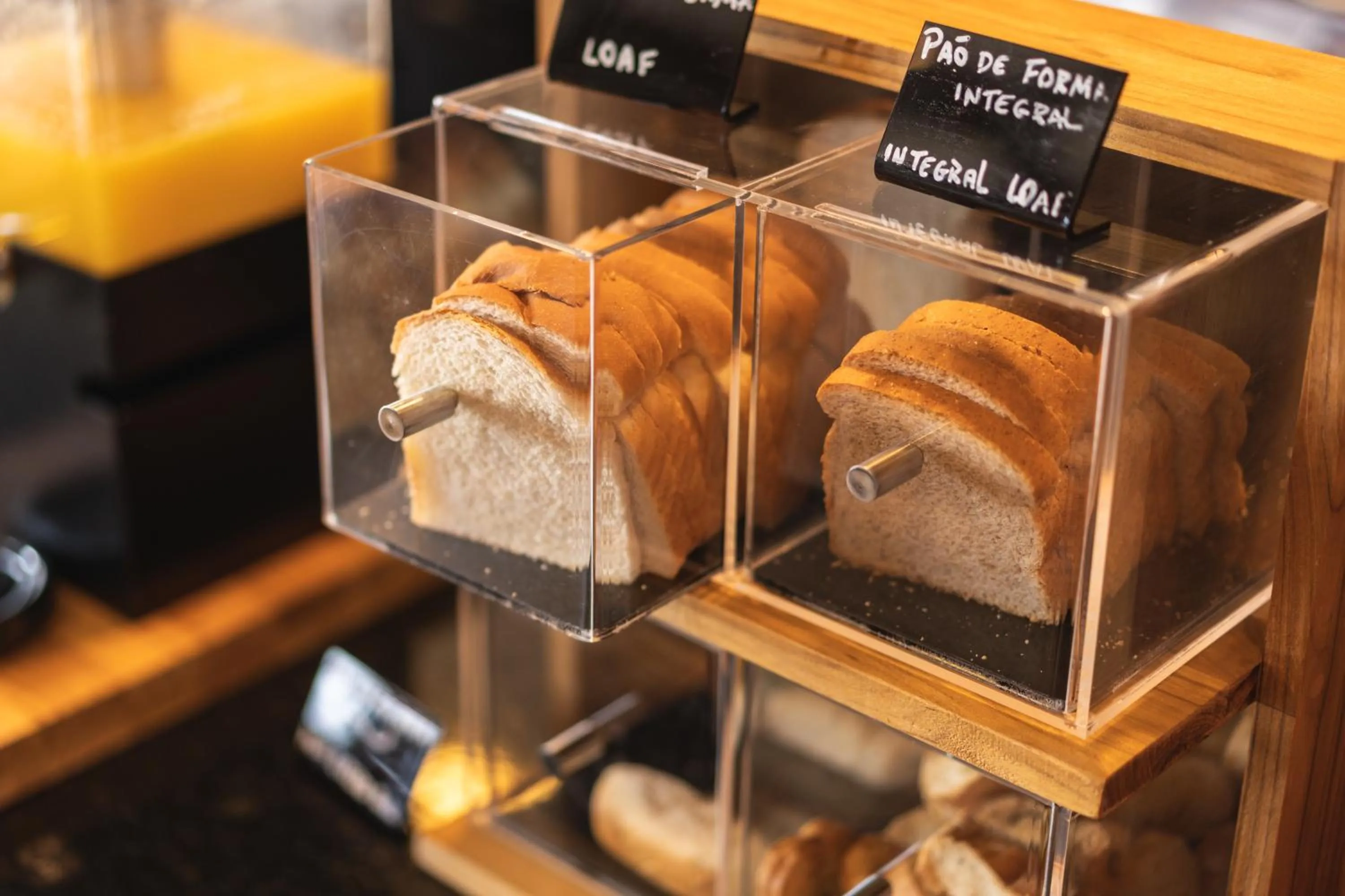 Food and drinks in Ibis Lorena - Circuito da Fé