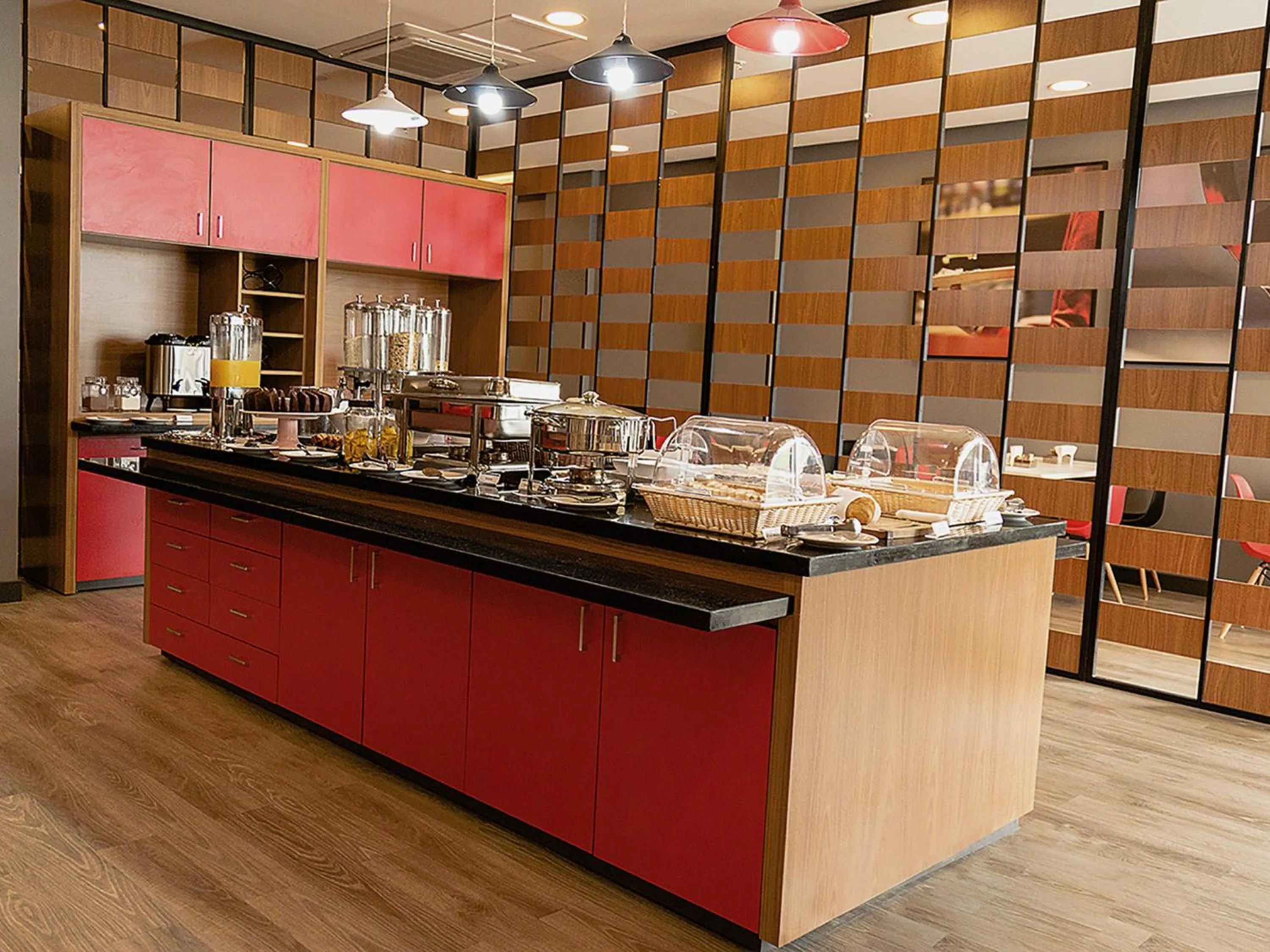 Restaurant/places to eat in Ibis Lorena - Circuito da Fé