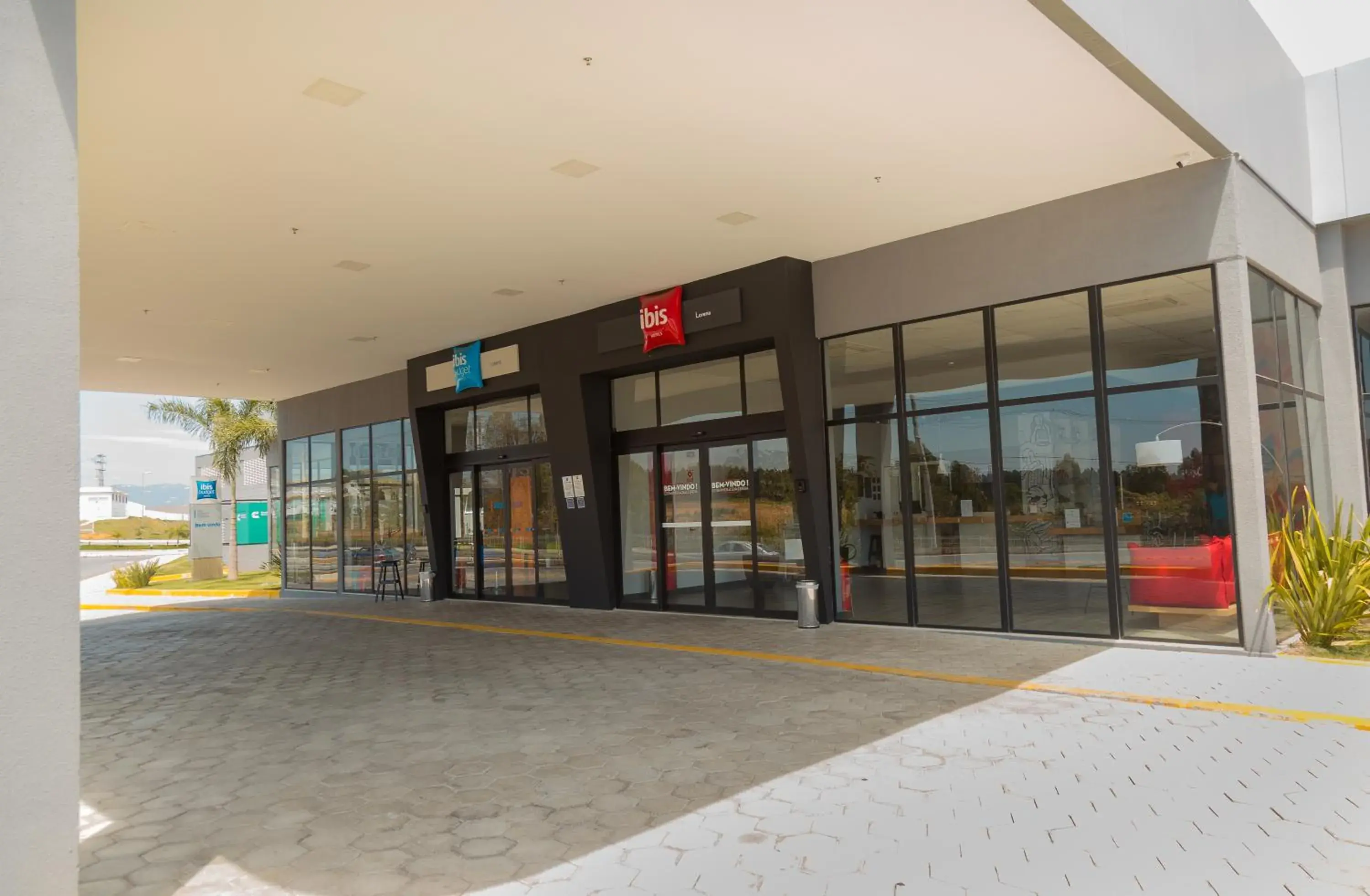Facade/entrance in Ibis Lorena - Circuito da Fé Facade/entrance in Ibis Lorena - Circuito da Fé
