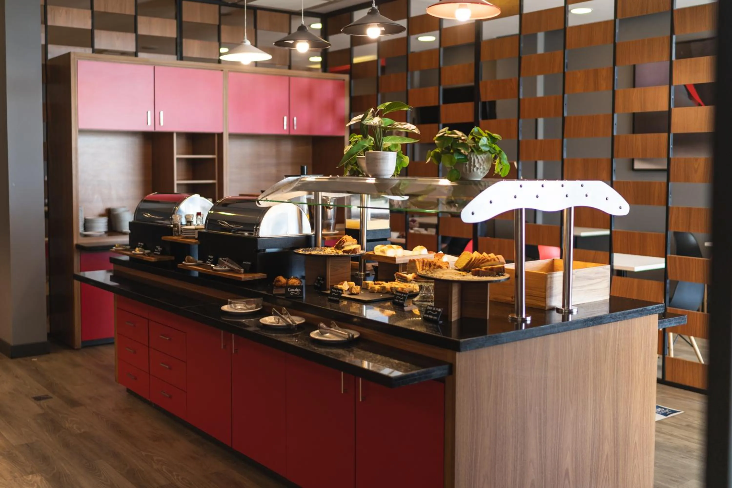 Food and drinks in Ibis Lorena - Circuito da Fé