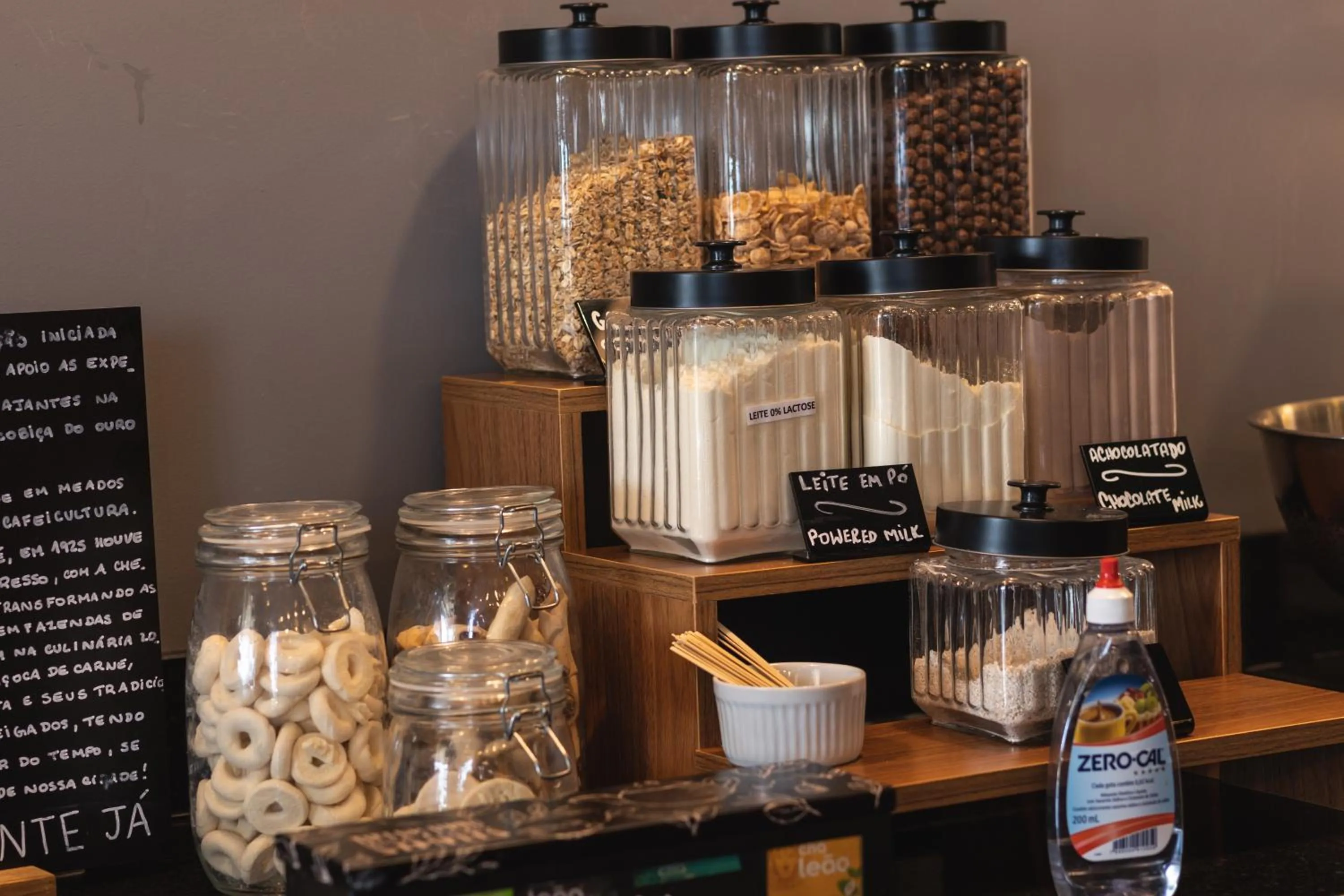 Food and drinks in Ibis Lorena - Circuito da Fé