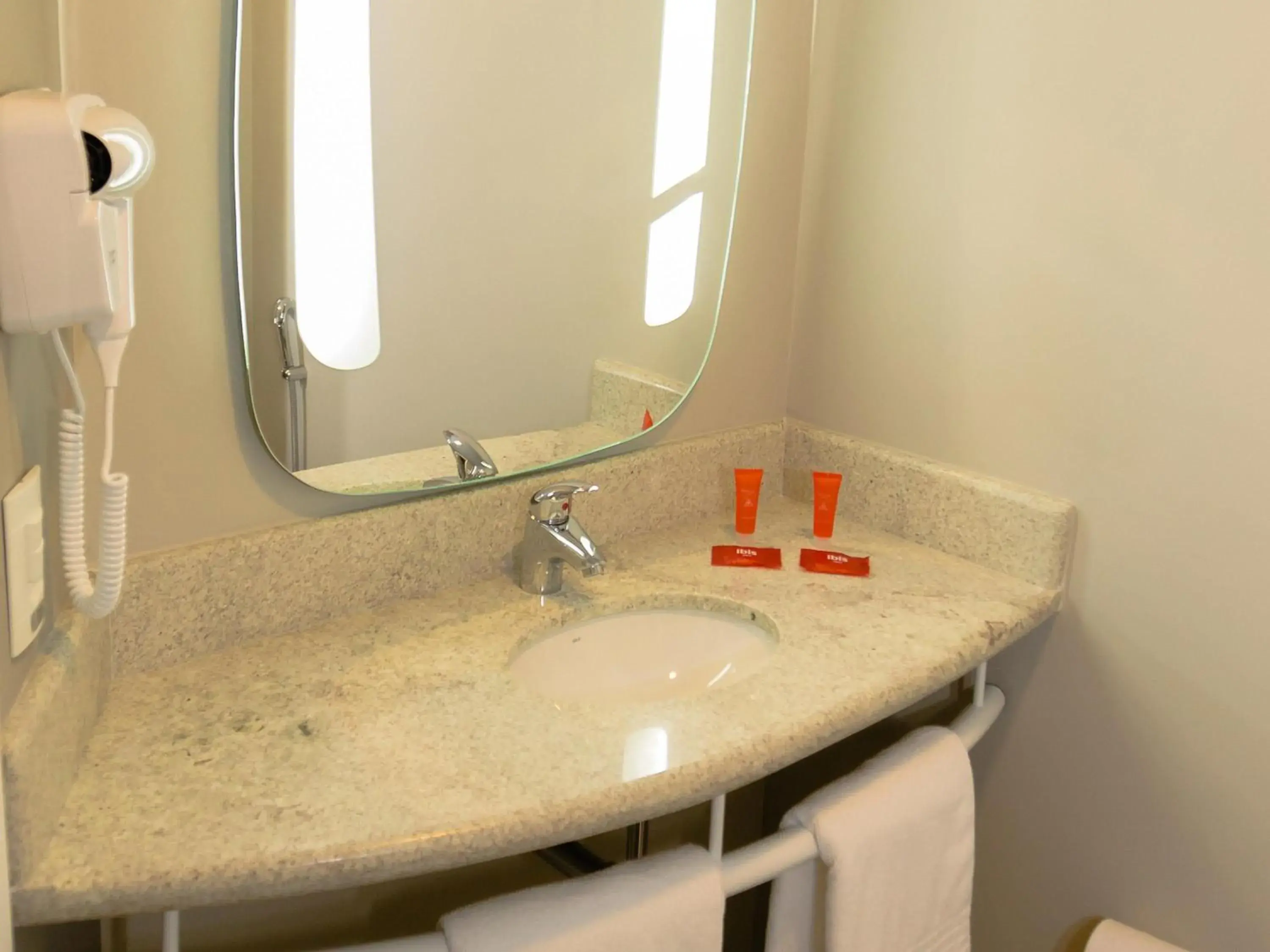 Bedroom in Ibis Lorena - Circuito da Fé Bedroom in Ibis Lorena - Circuito da Fé