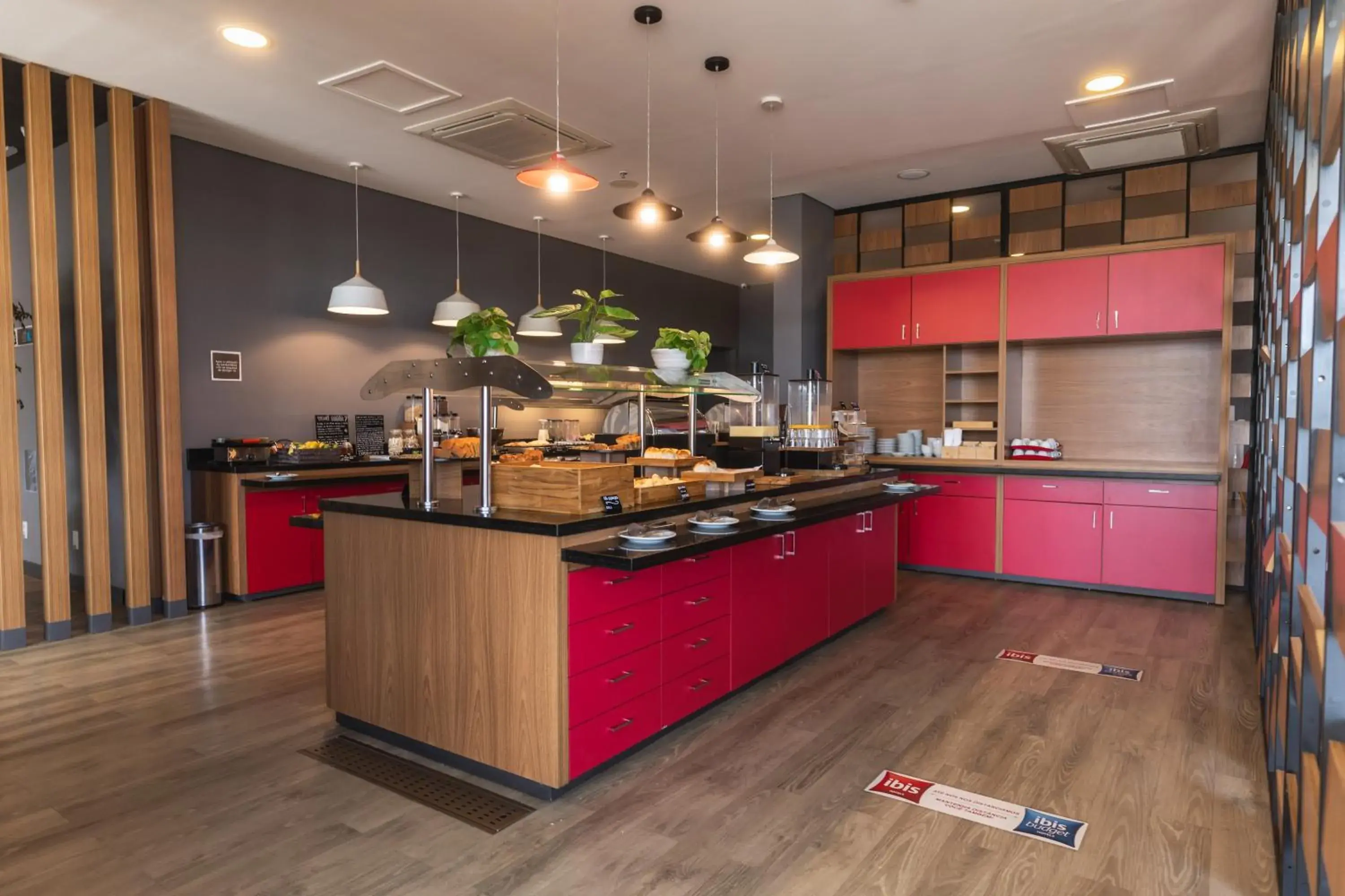 Food and drinks in Ibis Lorena - Circuito da Fé Food and drinks in Ibis Lorena - Circuito da Fé