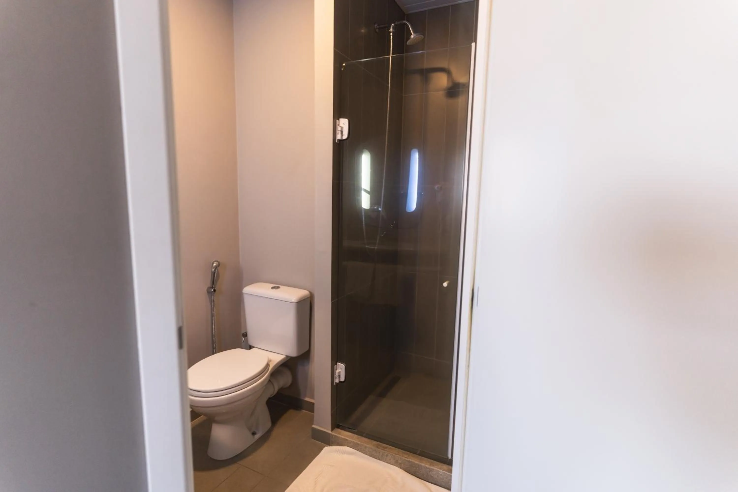 Bathroom in Ibis Lorena - Circuito da Fé