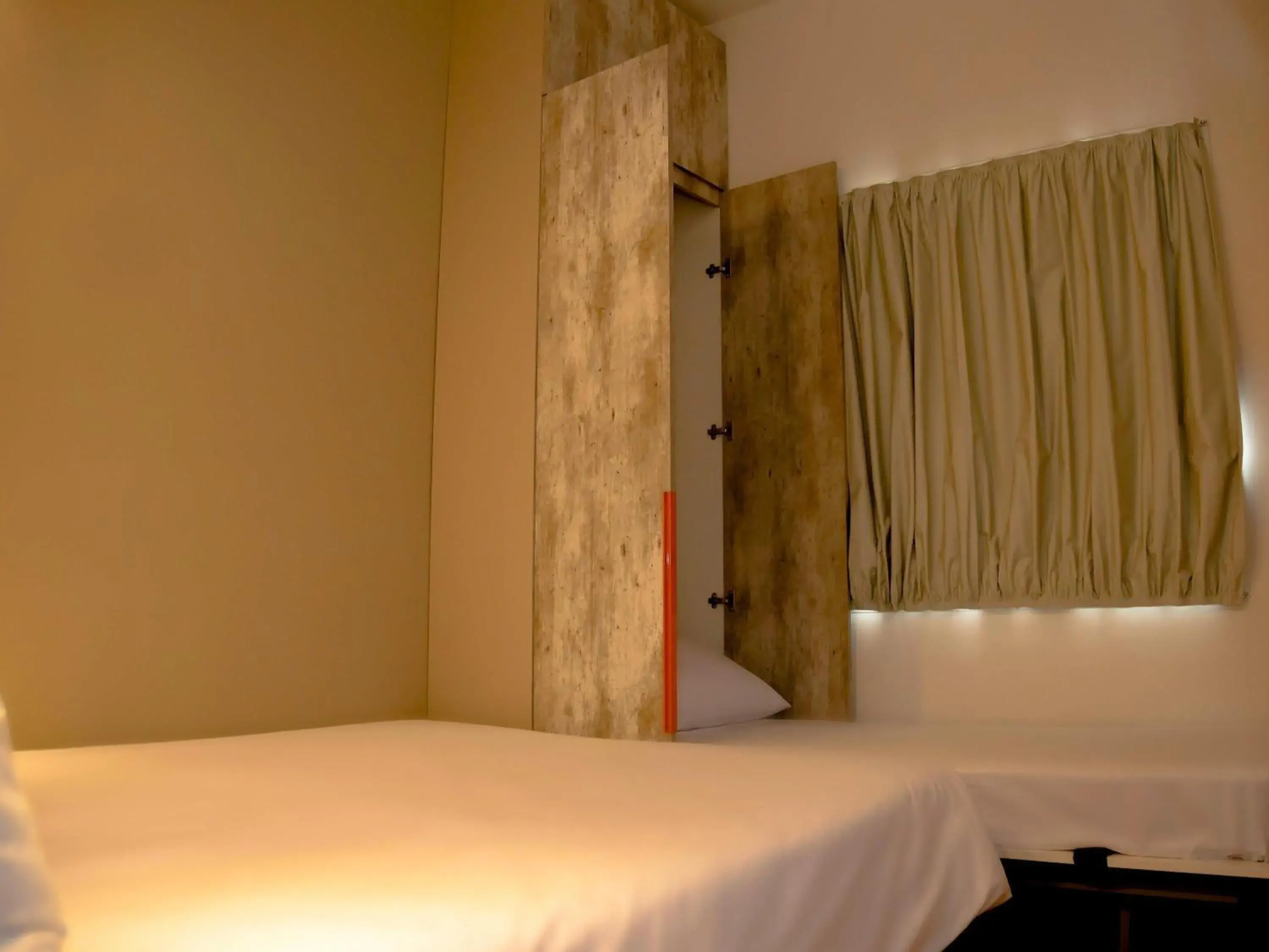 Bedroom, Bed in Ibis Budget Lorena - Circuito da Fé Bedroom, Bed in Ibis Budget Lorena - Circuito da Fé