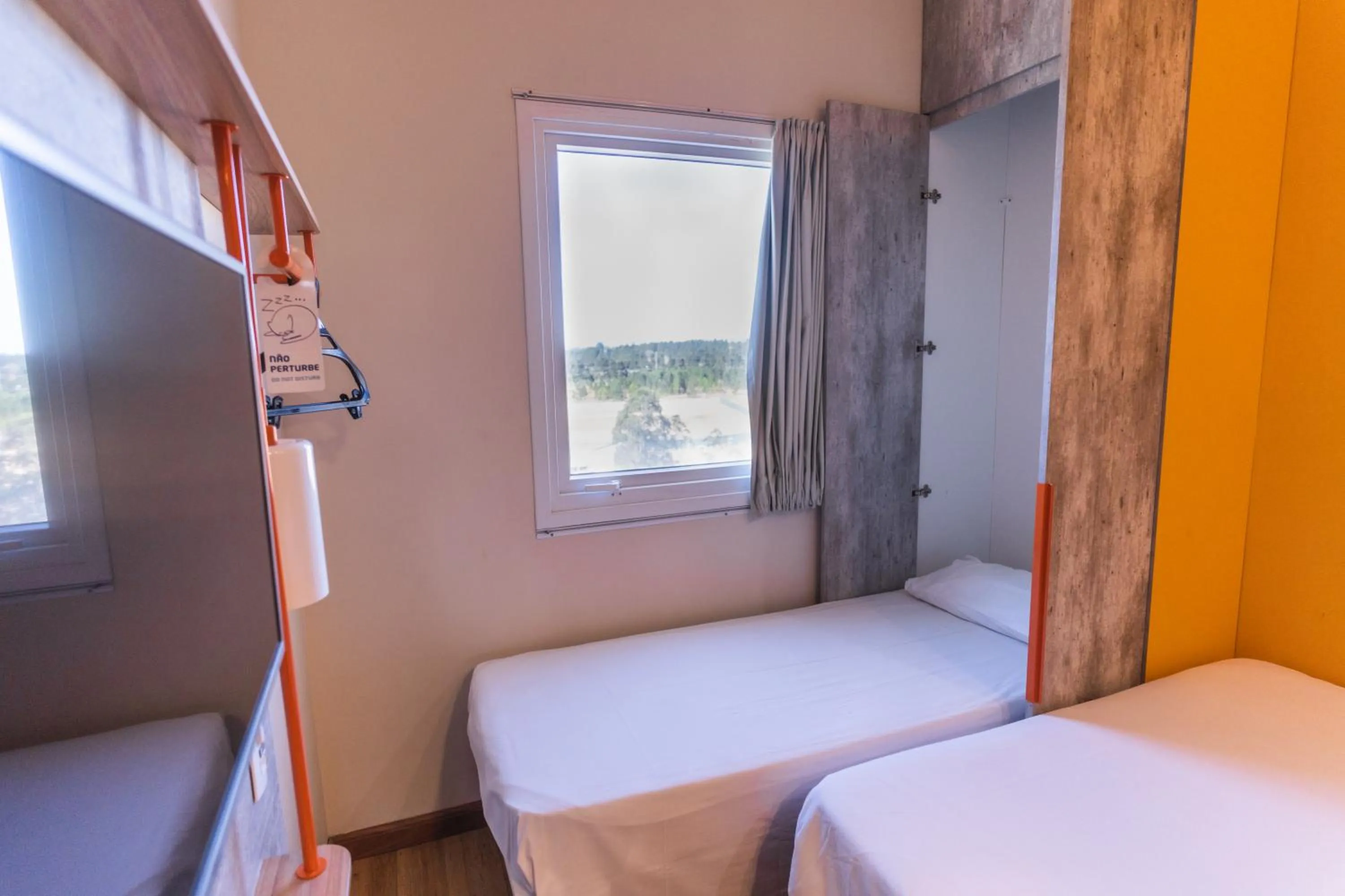 Photo of the whole room, Bed in Ibis Budget Lorena - Circuito da Fé