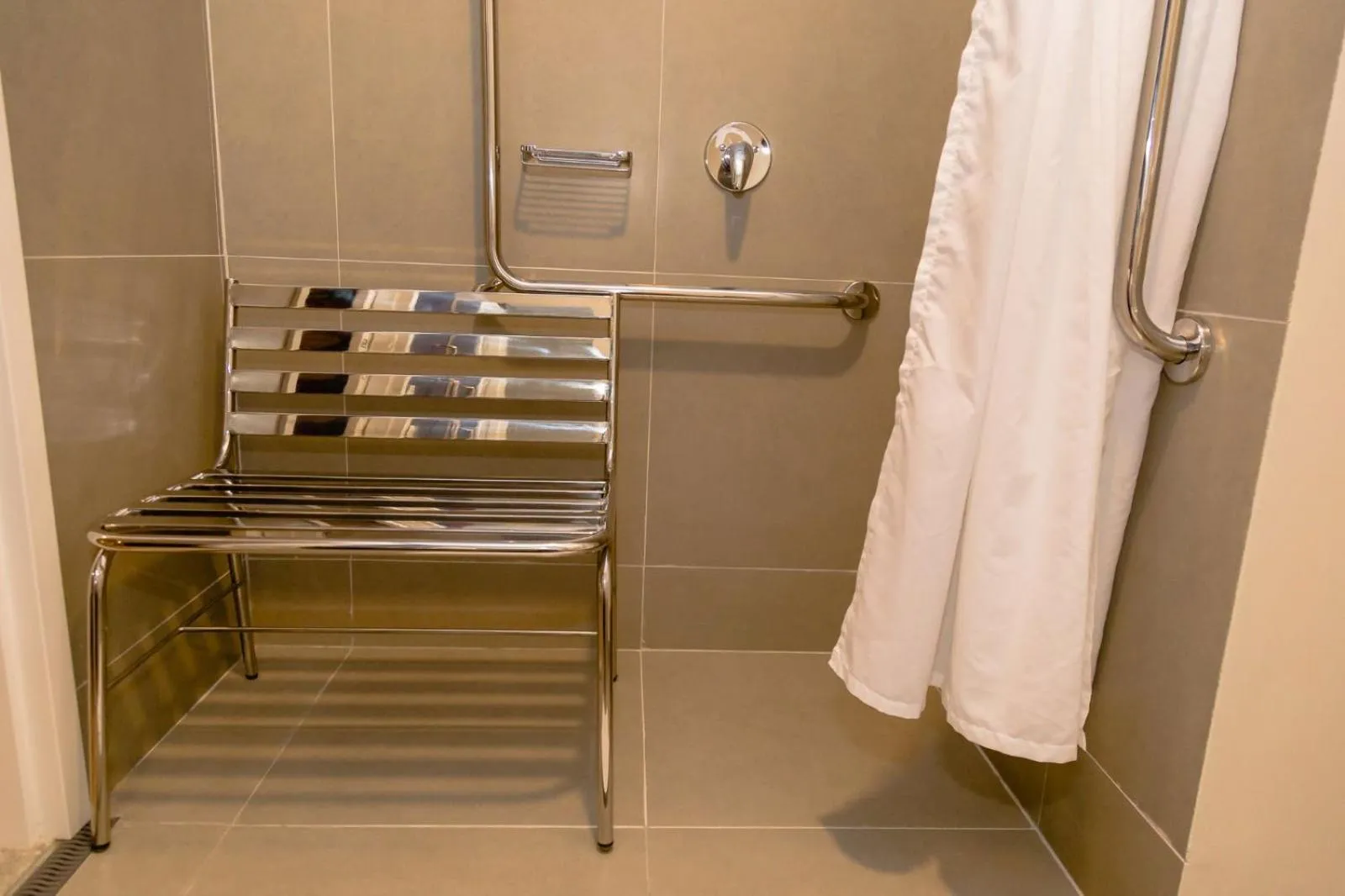 Shower in Ibis Budget Lorena - Circuito da Fé