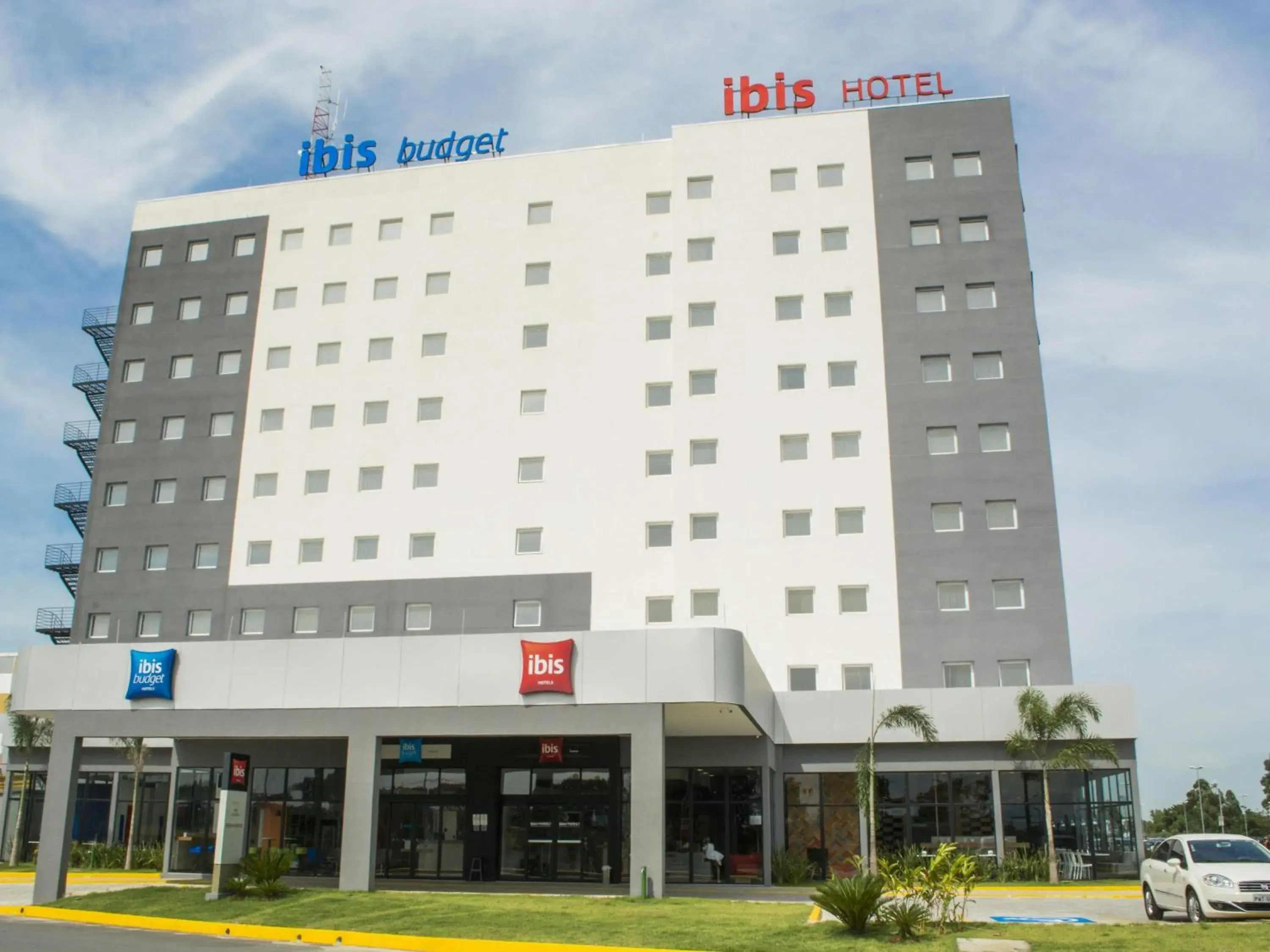 Property building in Ibis Budget Lorena - Circuito da Fé Property building in Ibis Budget Lorena - Circuito da Fé