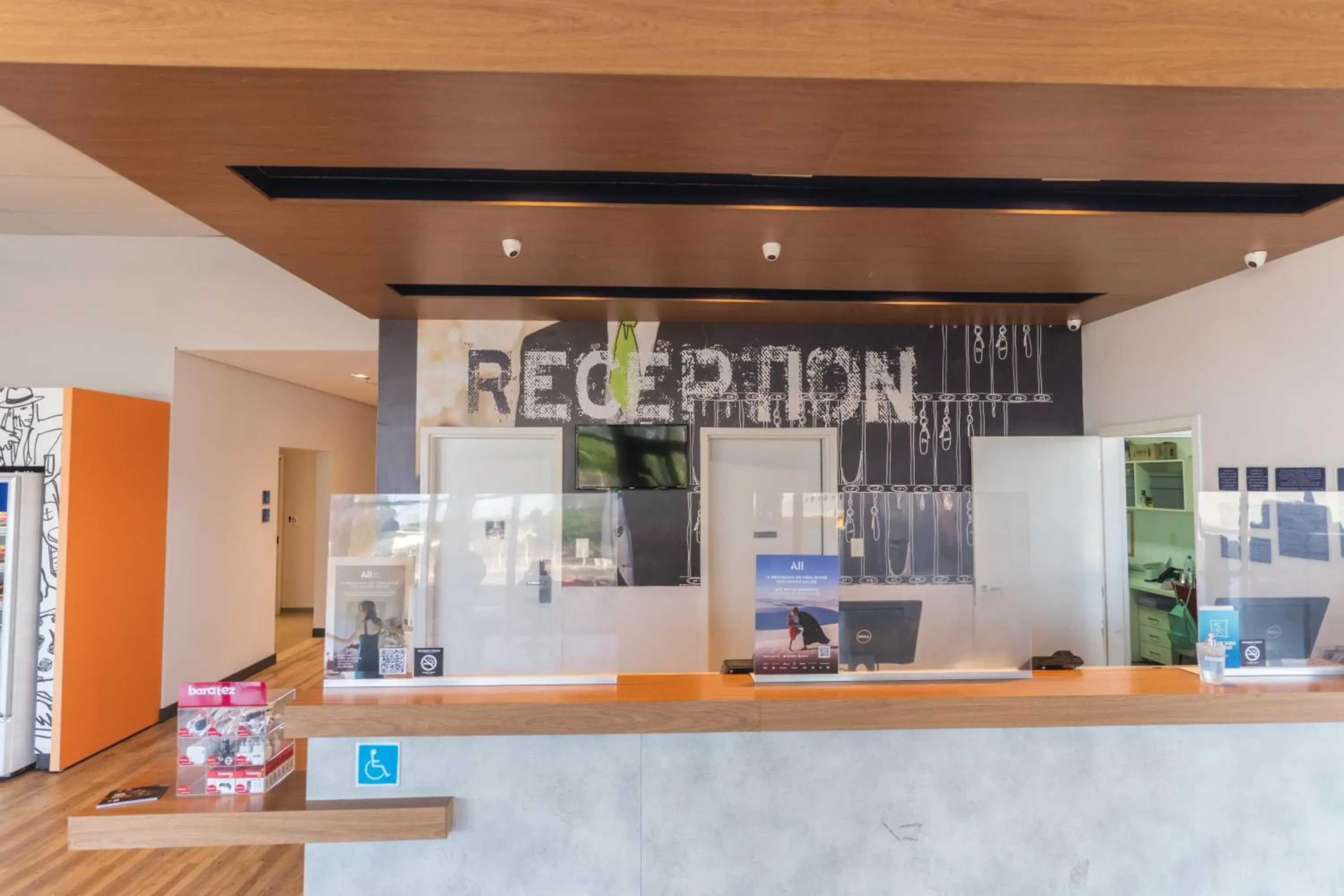 Lobby or reception in Ibis Budget Lorena - Circuito da Fé Lobby or reception in Ibis Budget Lorena - Circuito da Fé