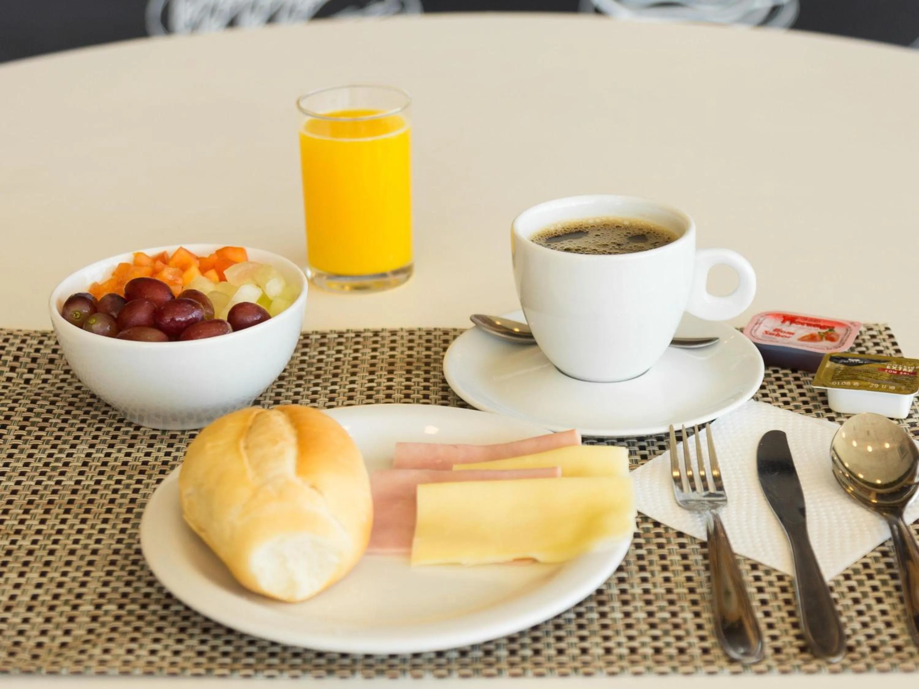 Breakfast in Ibis Budget Lorena - Circuito da Fé