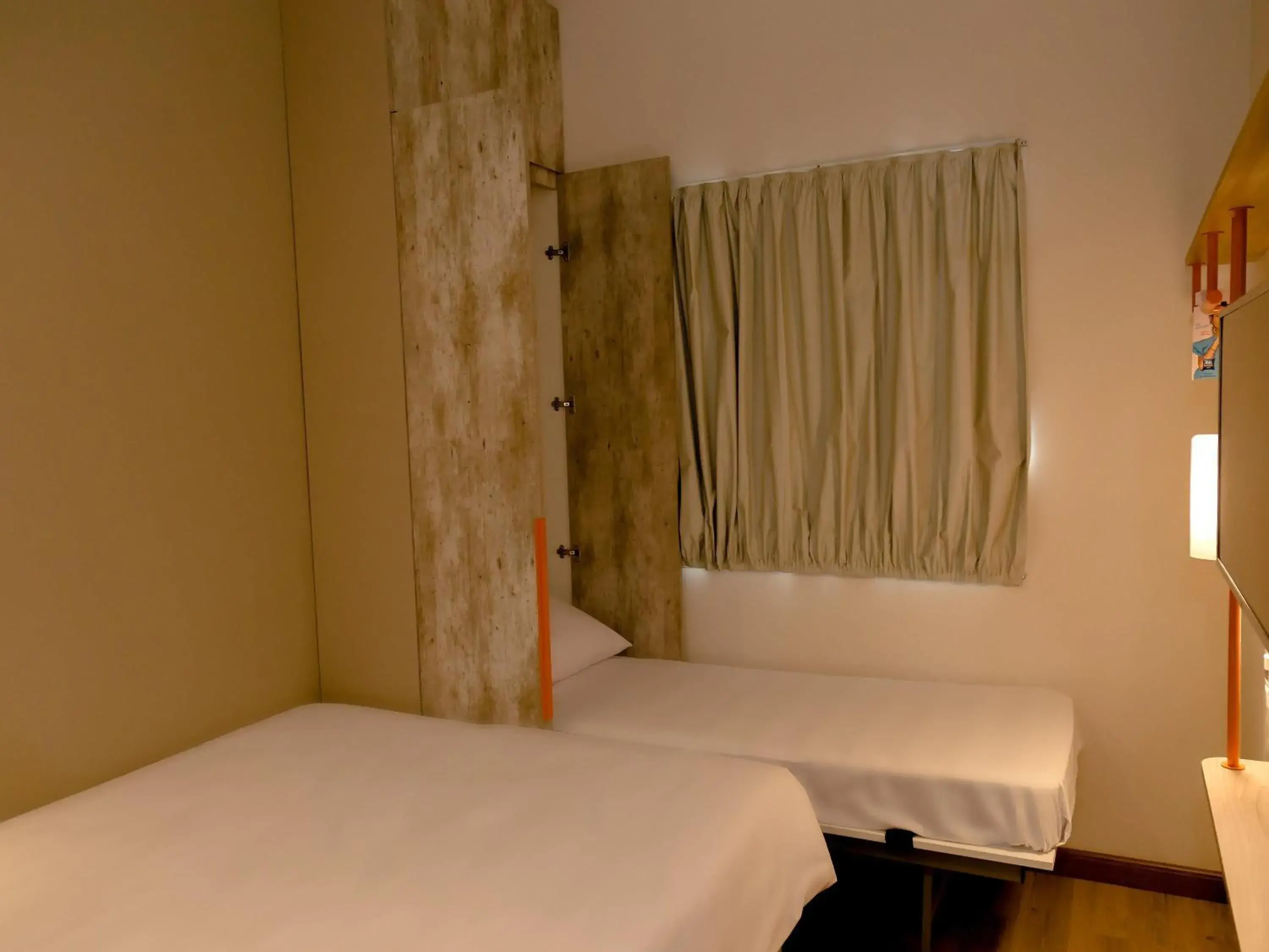 Bedroom, Bed in Ibis Budget Lorena - Circuito da Fé Bedroom, Bed in Ibis Budget Lorena - Circuito da Fé