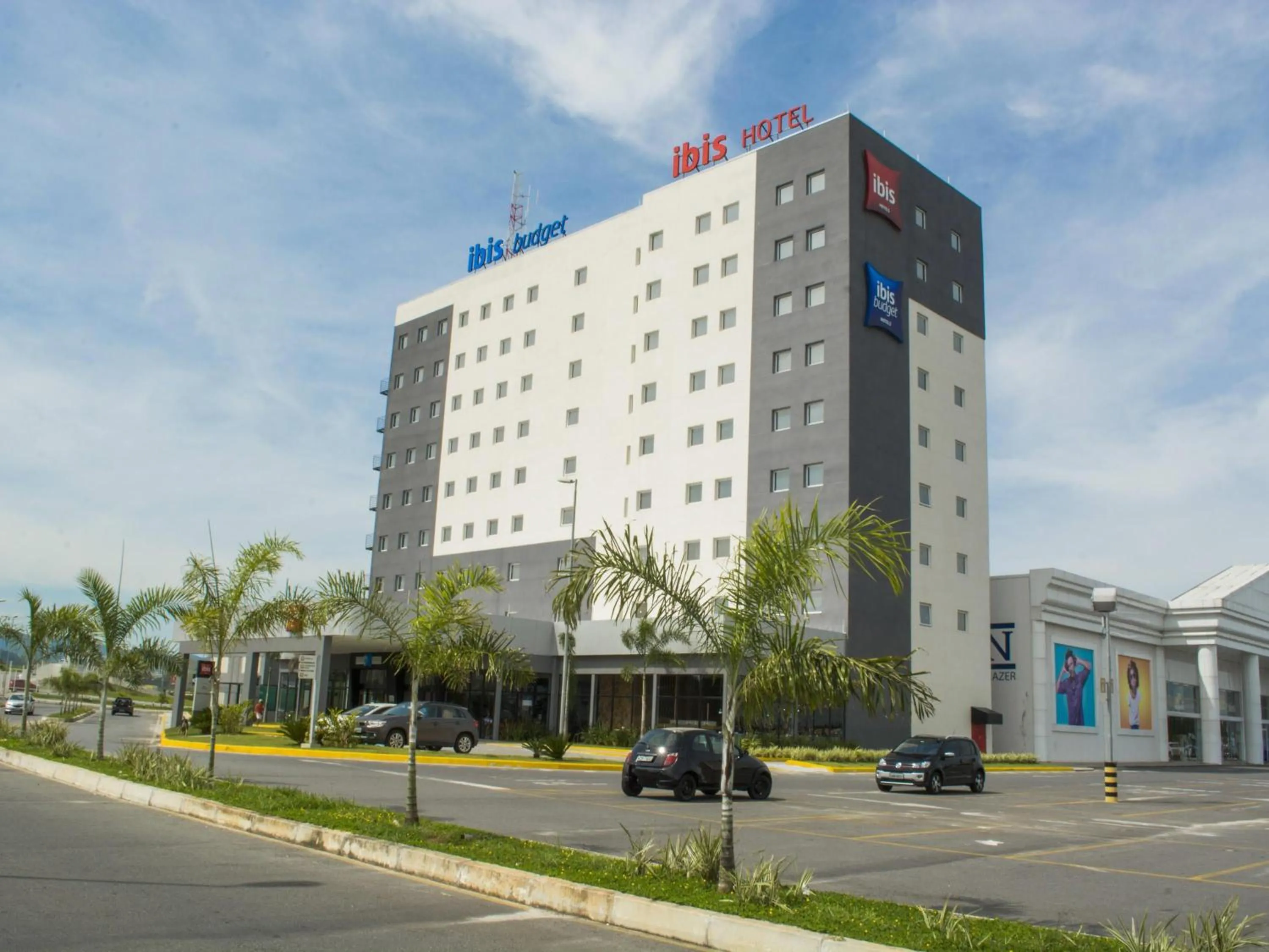 Property building in Ibis Budget Lorena - Circuito da Fé