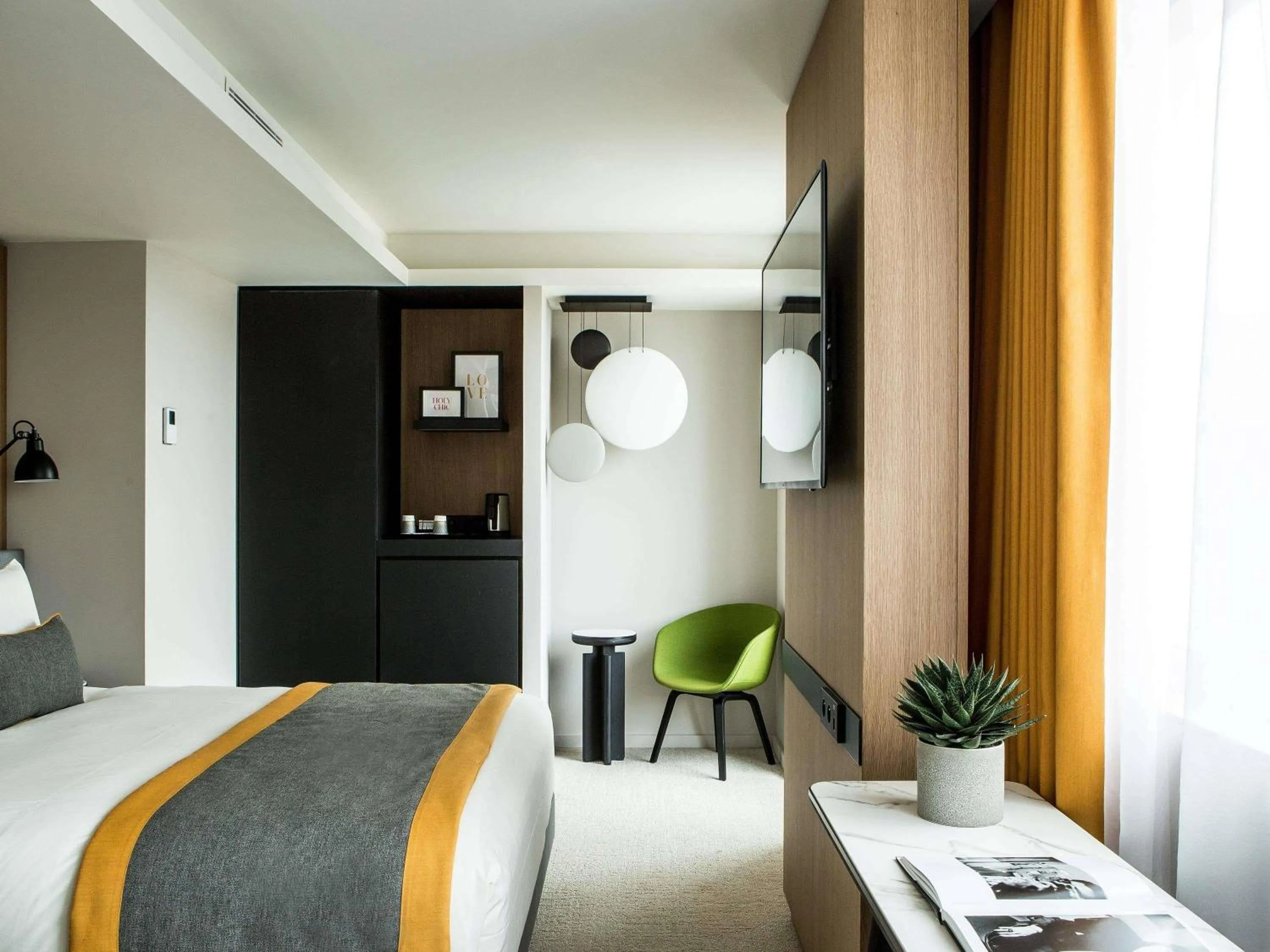 Bedroom, Bed in Mercure Paris 17 Batignolles