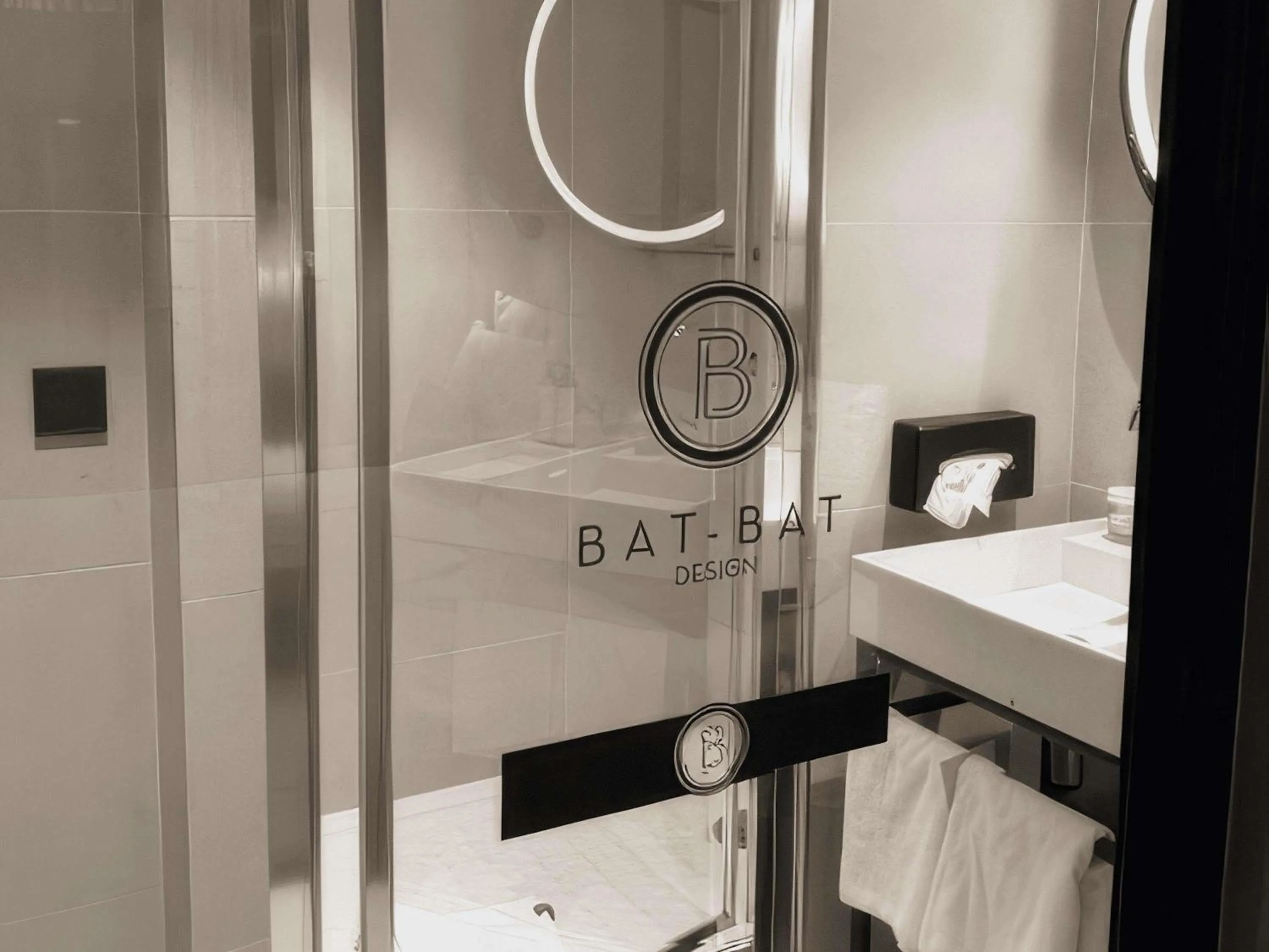 Bedroom, Bed in Mercure Paris 17 Batignolles