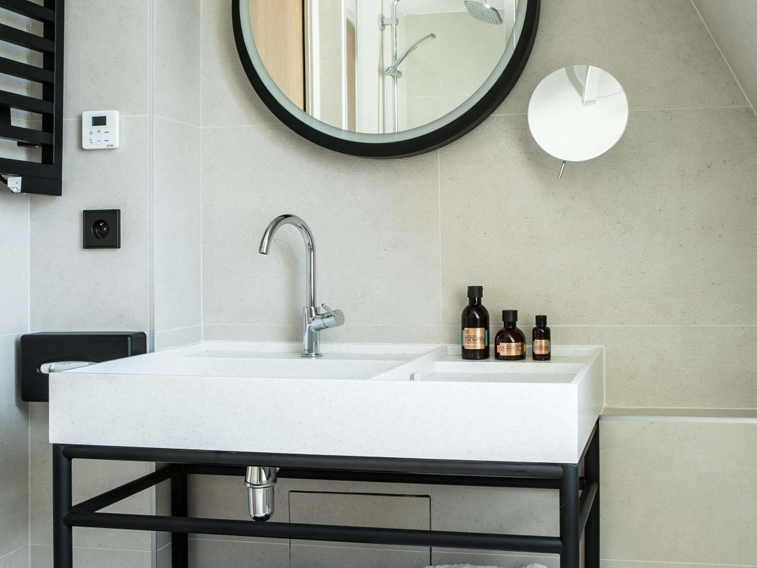 Bedroom in Mercure Paris 17 Batignolles