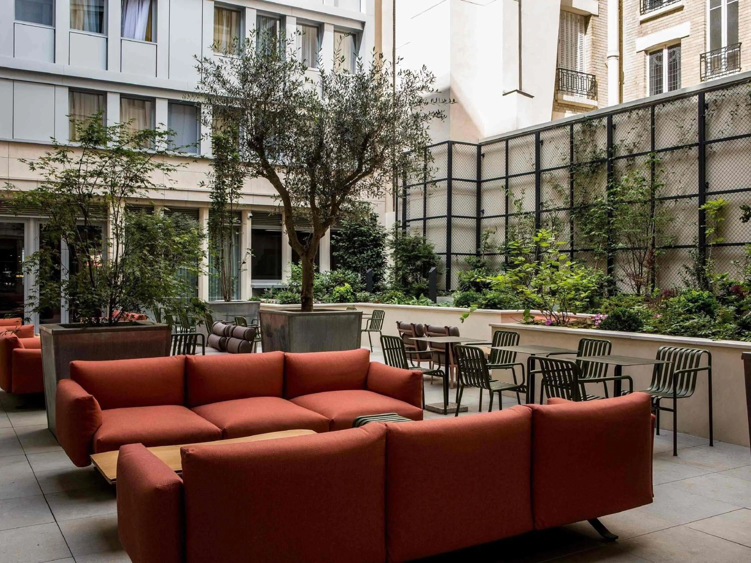Property building in Mercure Paris 17 Batignolles