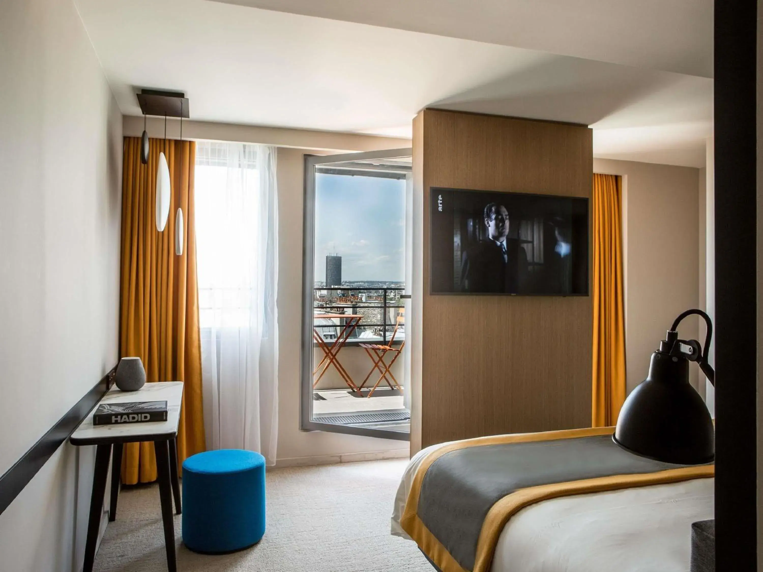 Bedroom, Bed in Mercure Paris 17 Batignolles Bedroom, Bed in Mercure Paris 17 Batignolles