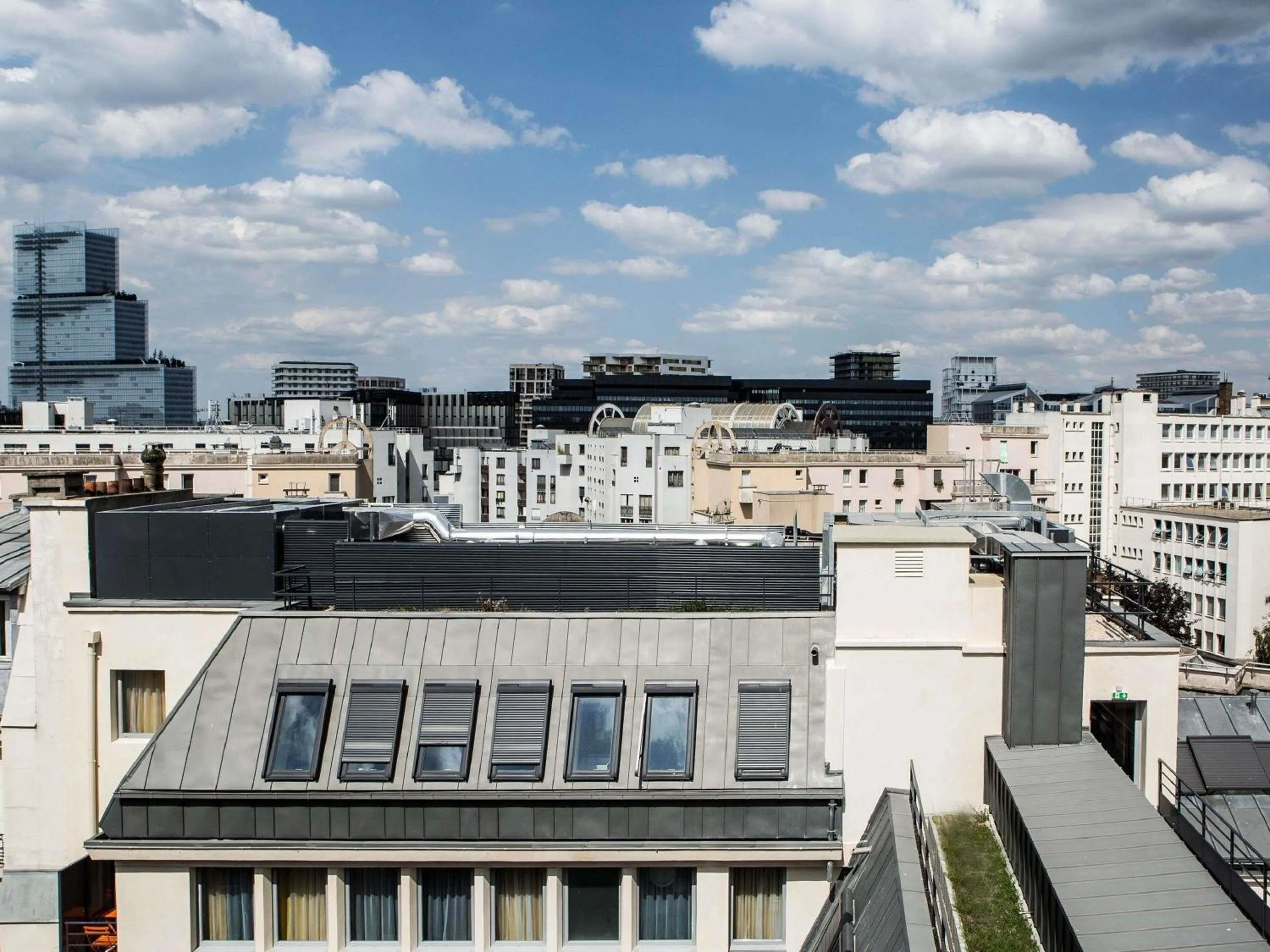 Property building in Mercure Paris 17 Batignolles