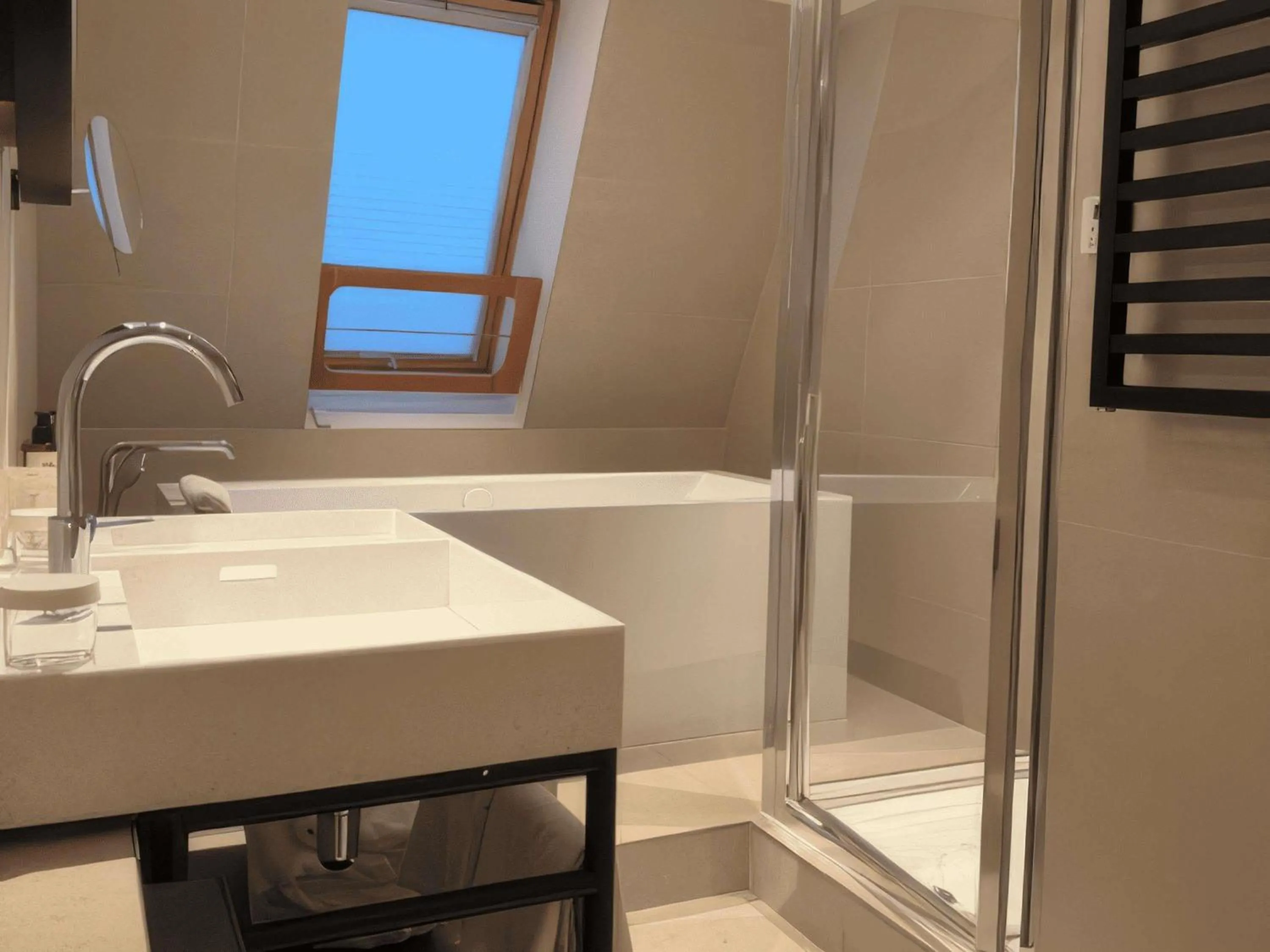 Bedroom in Mercure Paris 17 Batignolles