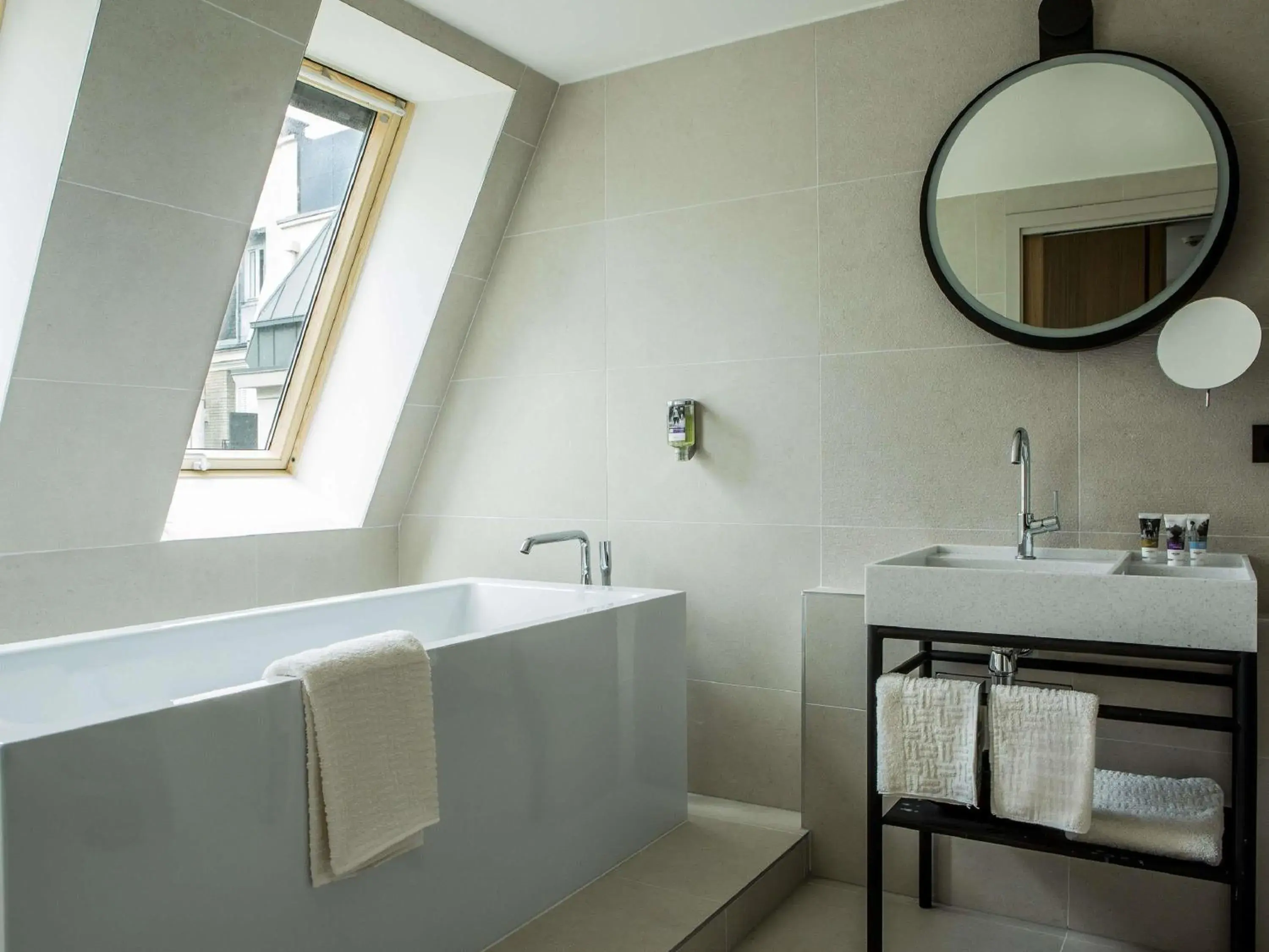 Bedroom in Mercure Paris 17 Batignolles Bedroom in Mercure Paris 17 Batignolles