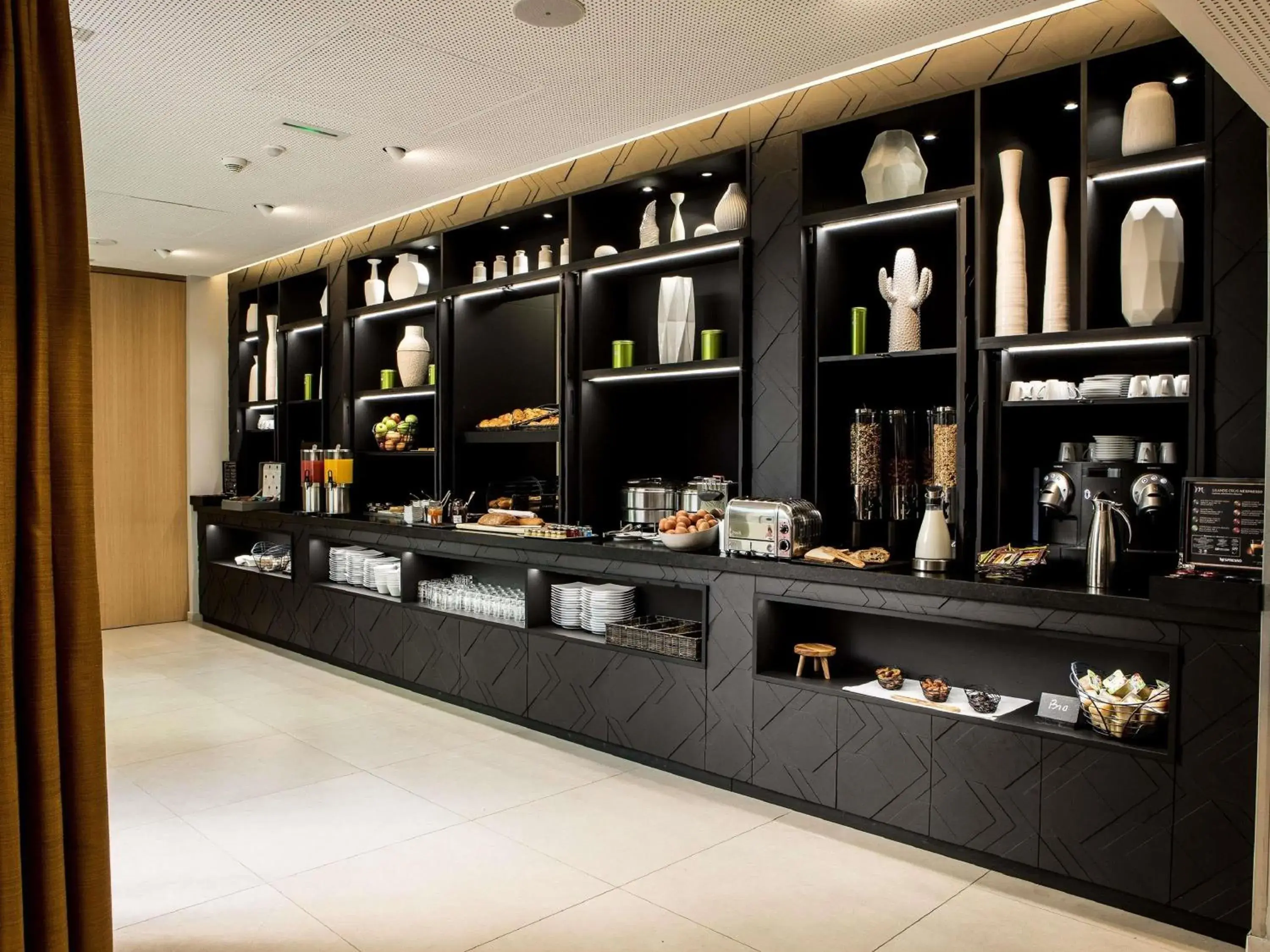 Breakfast in Mercure Paris 17 Batignolles Breakfast in Mercure Paris 17 Batignolles