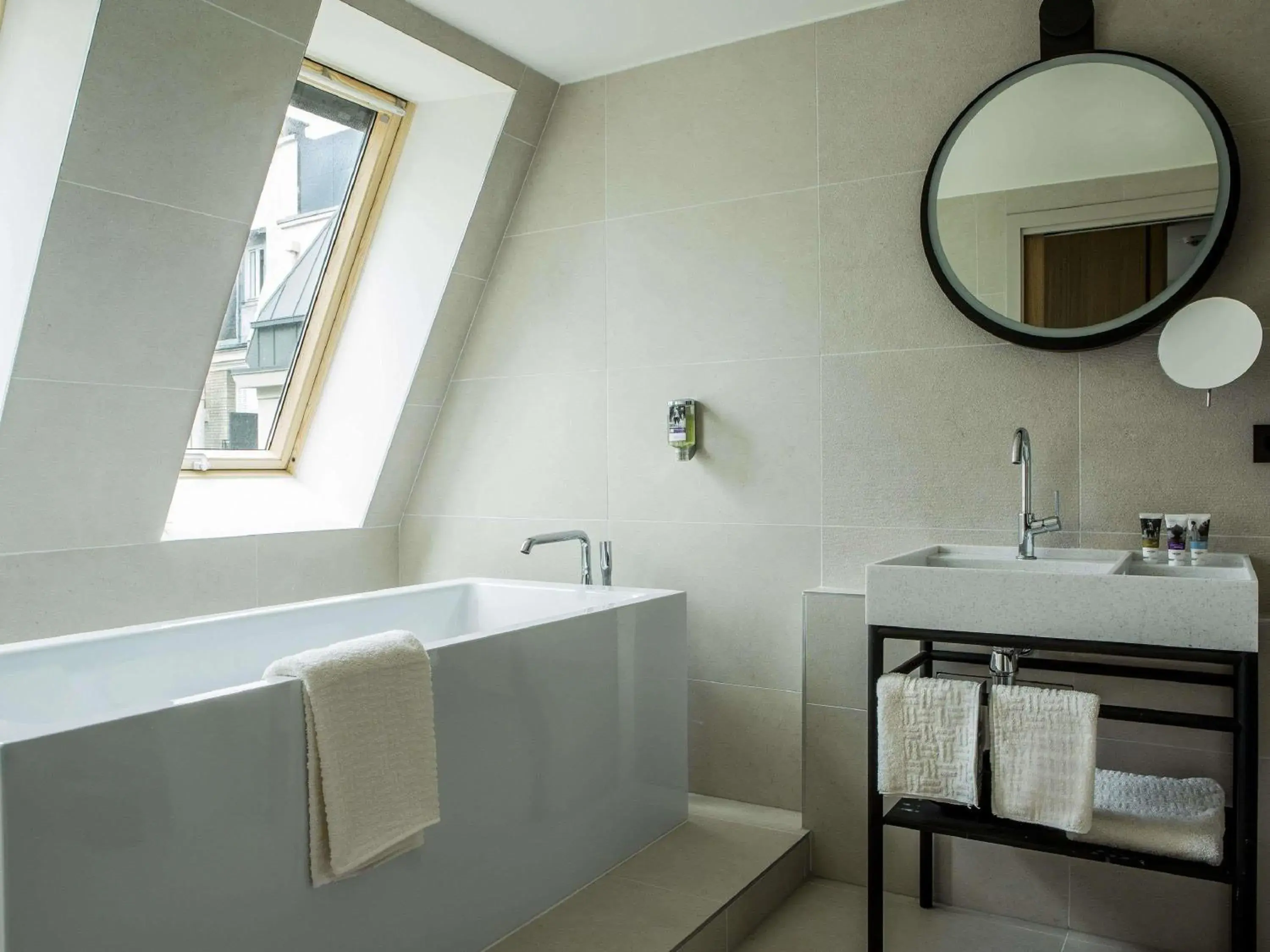 Bedroom in Mercure Paris 17 Batignolles Bedroom in Mercure Paris 17 Batignolles