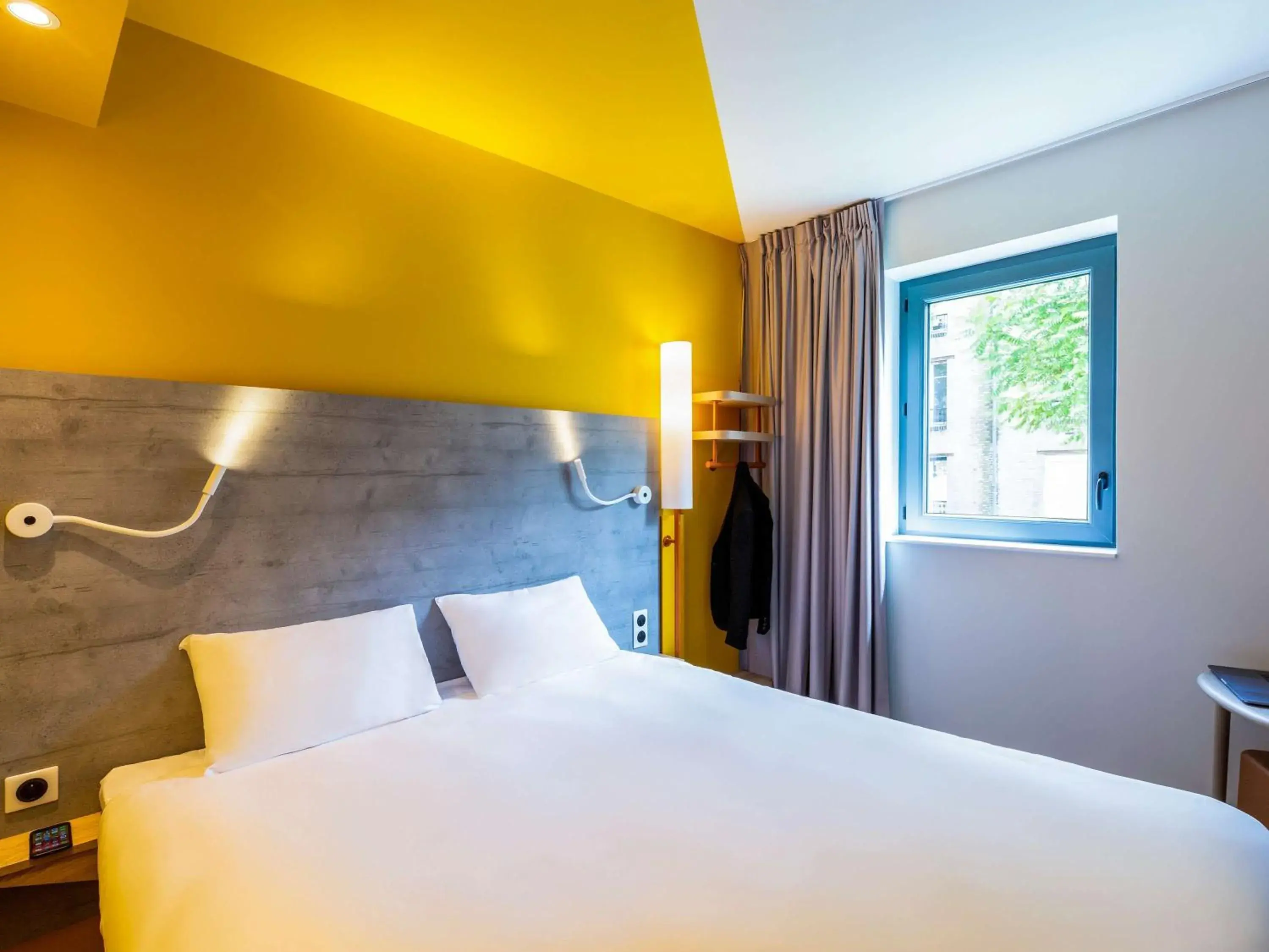 Bedroom, Bed in ibis budget Paris Clichy Mairie