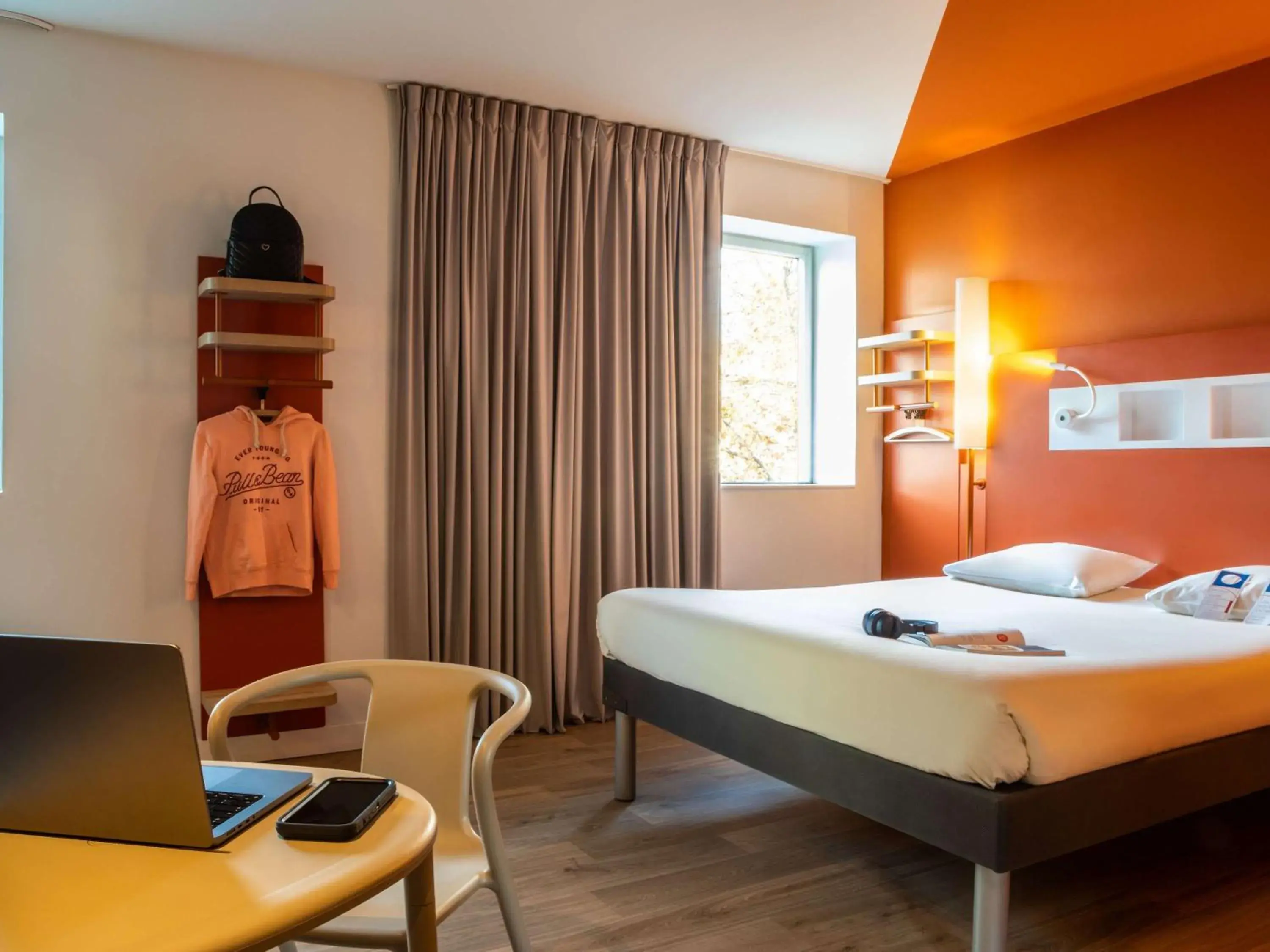 Bedroom, Bed in ibis budget Paris Clichy Mairie