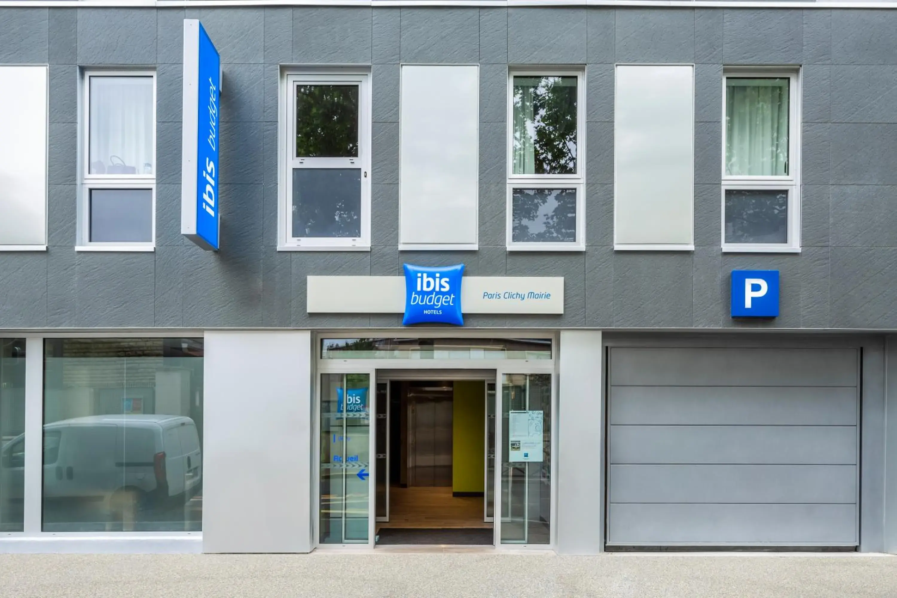 Facade/entrance in ibis budget Paris Clichy Mairie