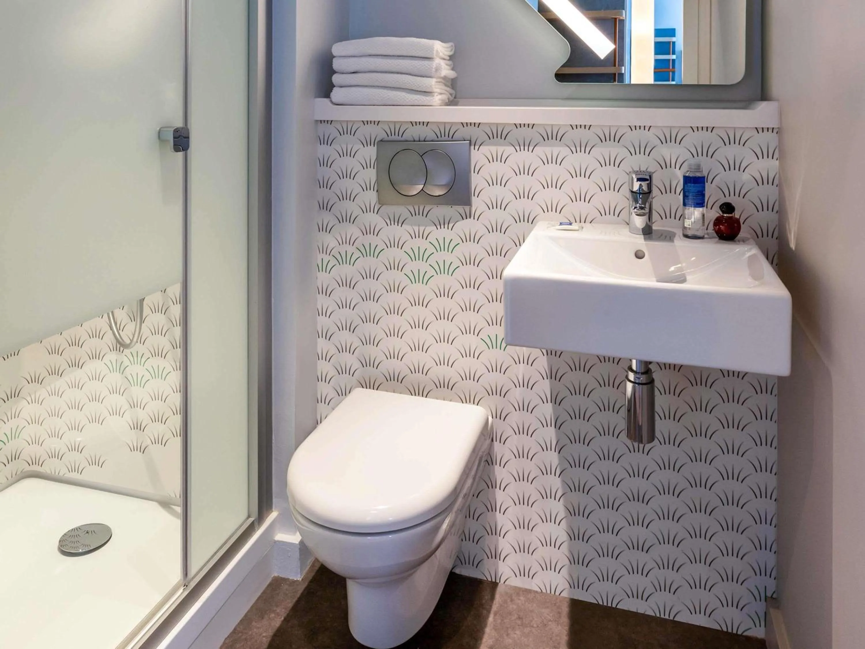 Bedroom in ibis budget Paris Clichy Mairie