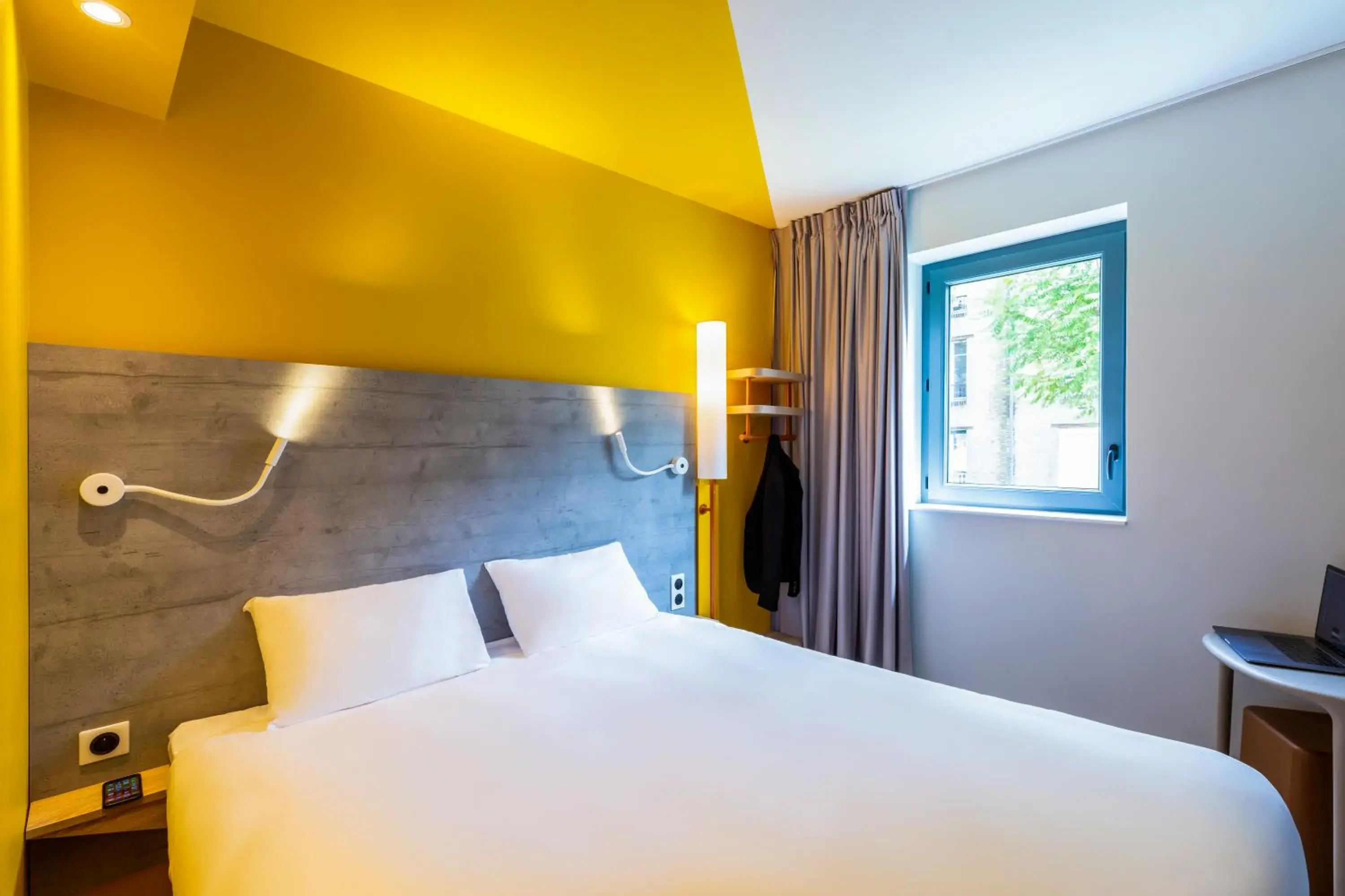 Day, Bed in ibis budget Paris Clichy Mairie