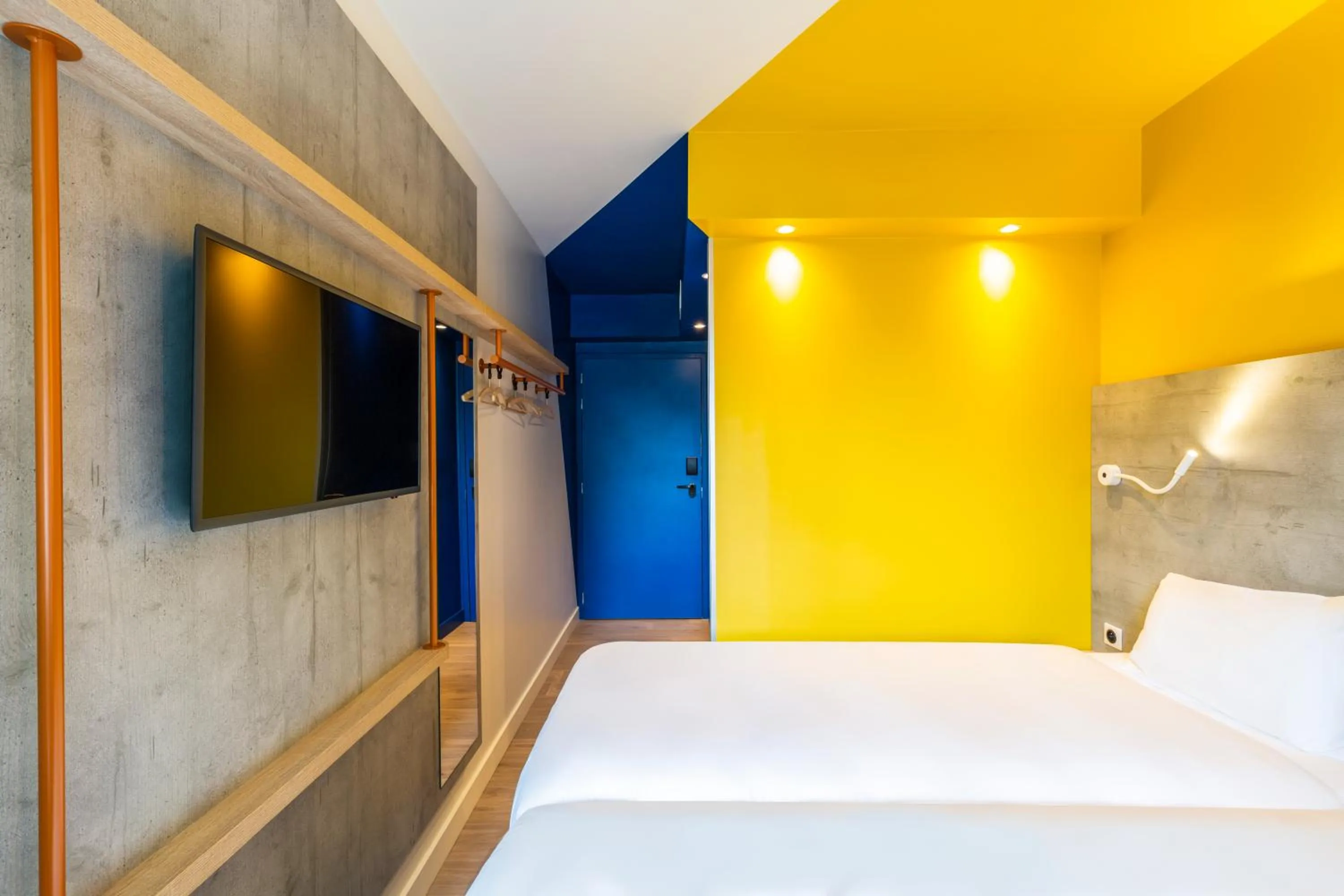 Day, Bed in ibis budget Paris Clichy Mairie