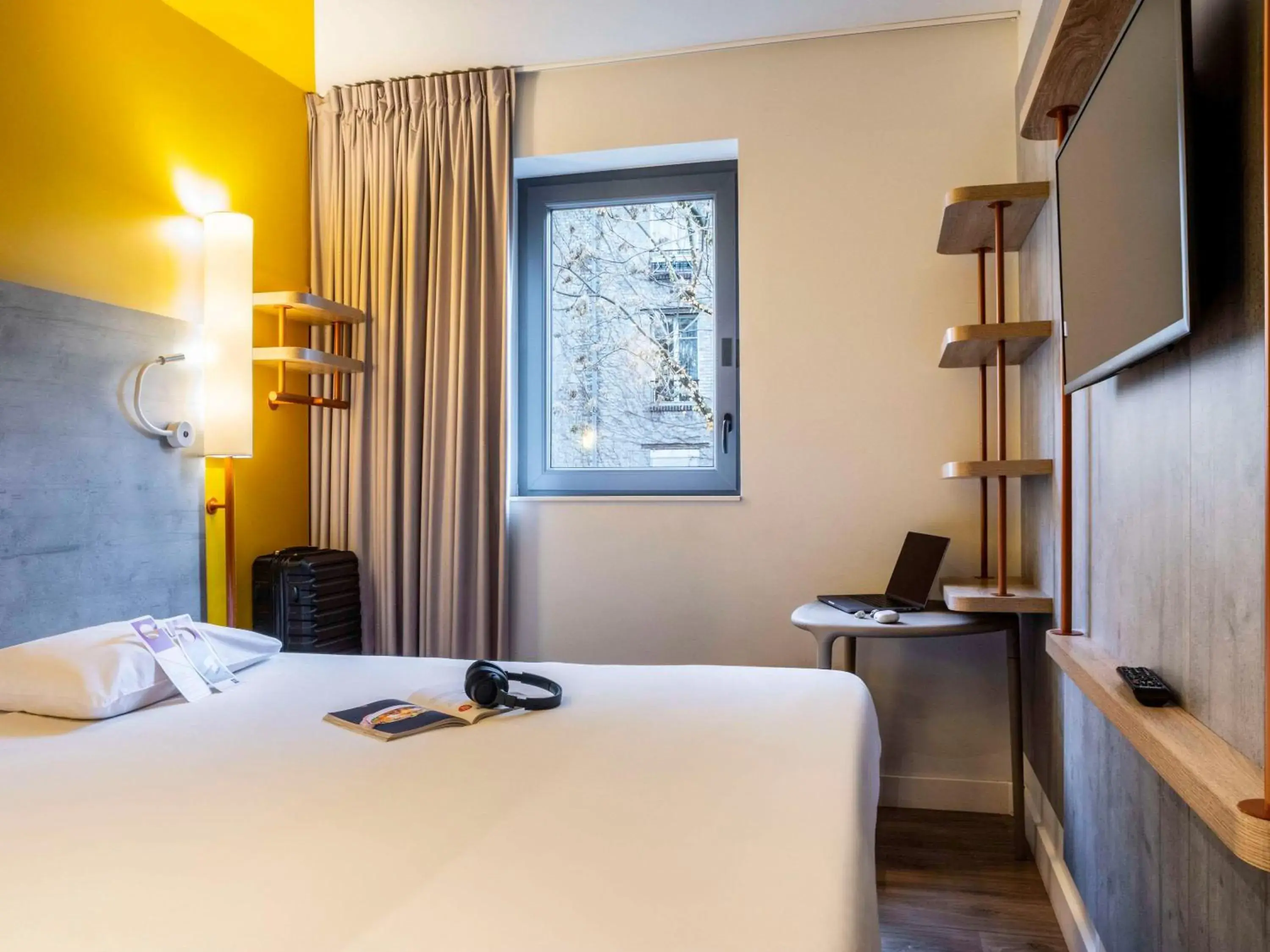 Bedroom, Bed in ibis budget Paris Clichy Mairie