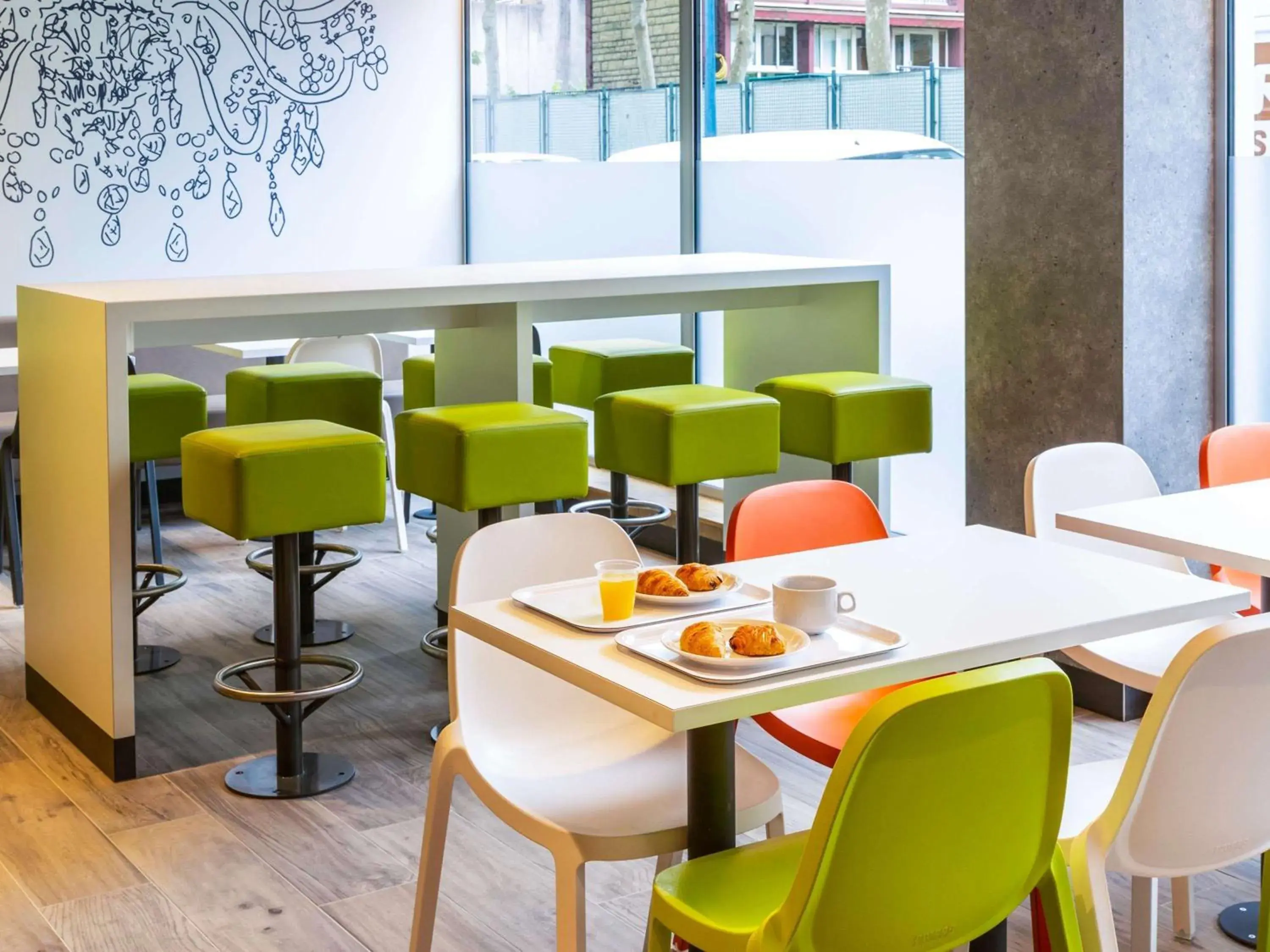 Breakfast, Restaurant/Places to Eat in ibis budget Paris Clichy Mairie