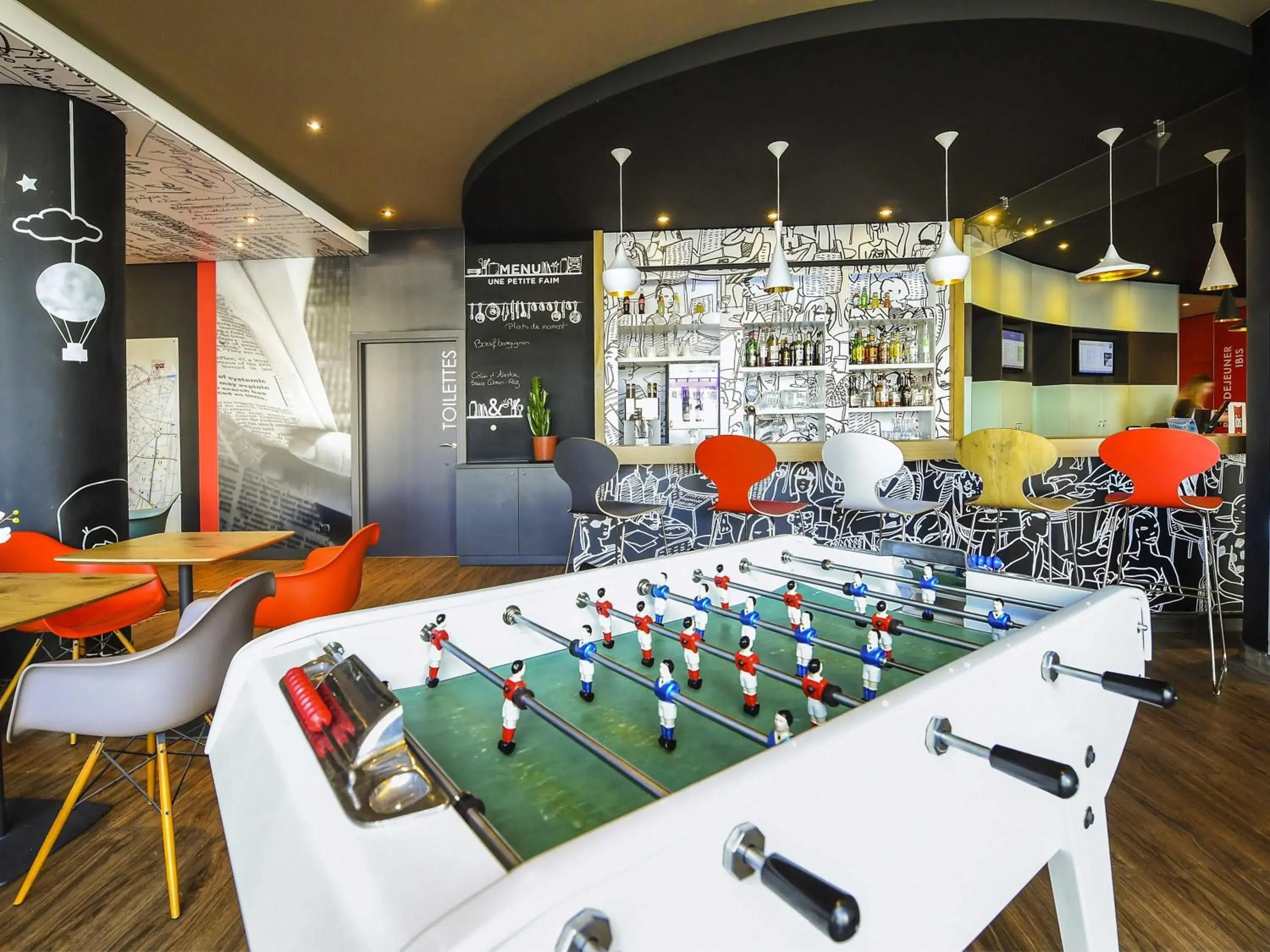 Lounge or bar in Ibis budget Dijon Centre Clemenceau Lounge or bar in Ibis budget Dijon Centre Clemenceau